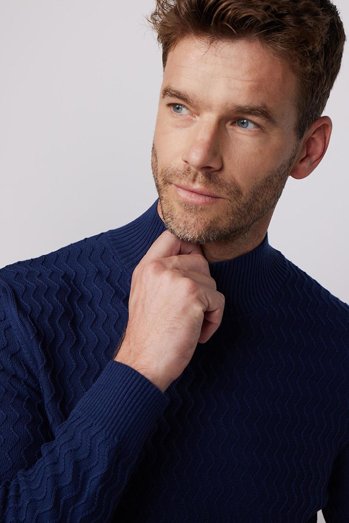 Slim Fit Dar Kesim Yarım Balıkçı Yaka Desenli Tüylenmeyen Lacivert Erkek Kazak