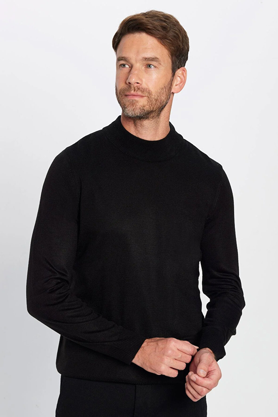 Erkek Slim Fit Dar Kesim Yumuşak Dokulu Tüylenmeyen Siyah Yarım Balıkçı Yaka Triko Kazak