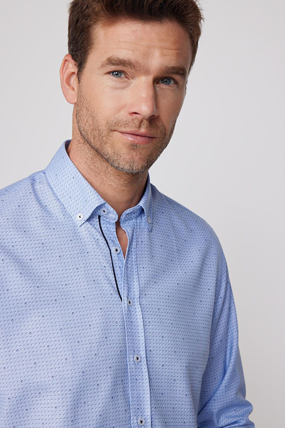 Erkek Regular Fit Klasik Kesim Düğmeli Yaka Pamuklu Kolay Ütü Baskılı Gömlek