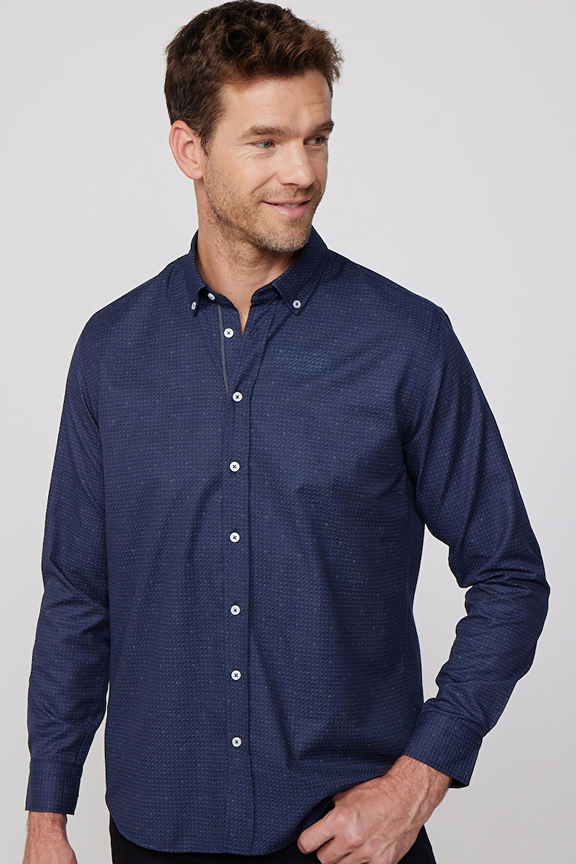 Erkek Regular Fit Klasik Kesim Düğmeli Yaka Pamuklu Kolay Ütü Baskılı Gömlek