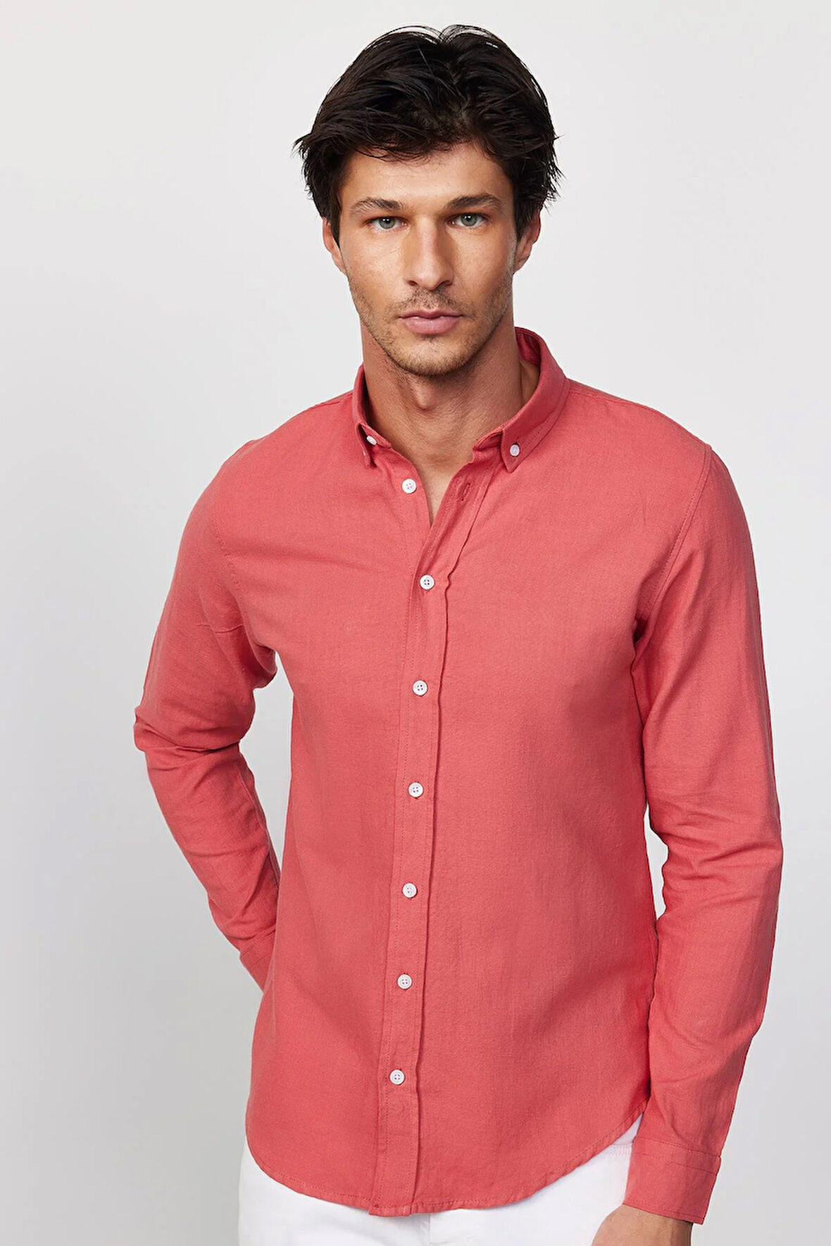 Erkek Slim Fit Dar Kesim %100 Pamuk Keten Doku Düğmeli Yaka Gül Kurusu Renk Gömlek