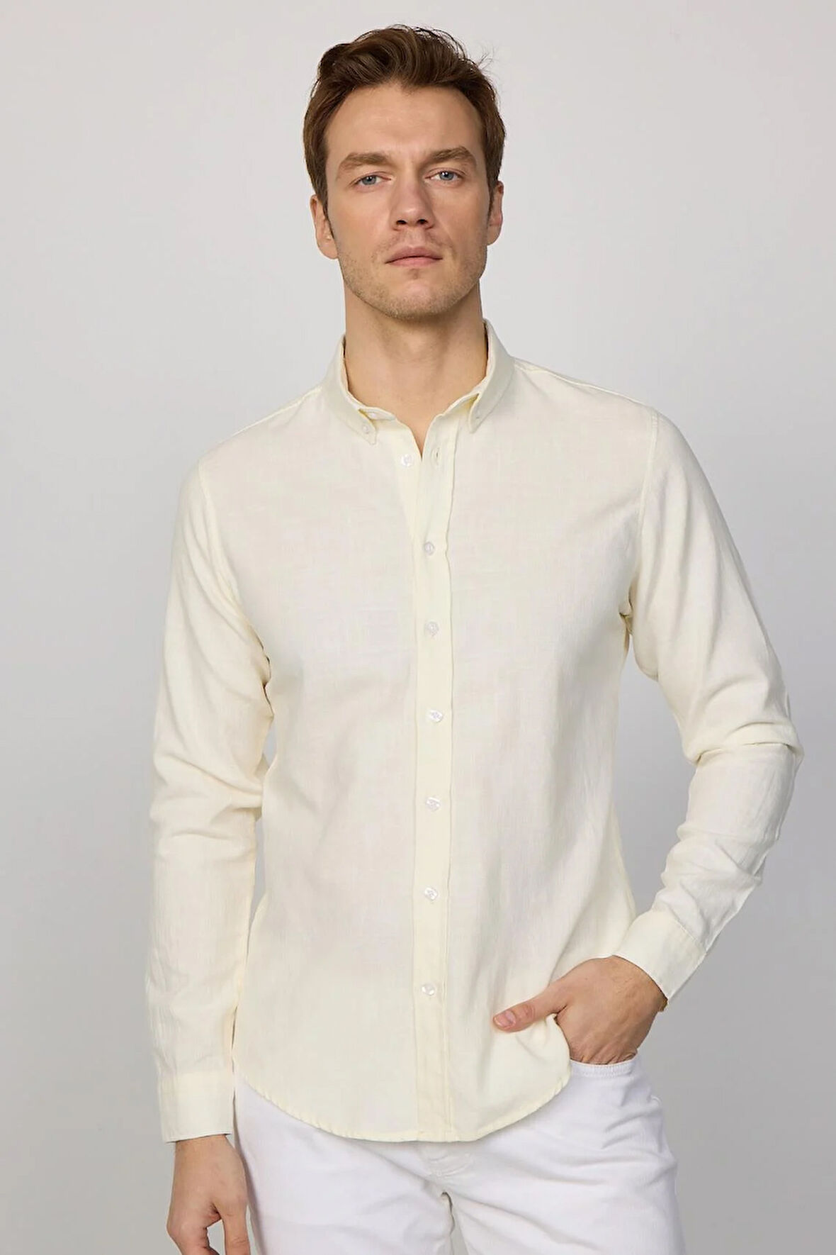 Erkek Slim Fit Dar Kesim %100 Pamuk Keten Doku Düğmeli Yaka Ekru Gömlek
