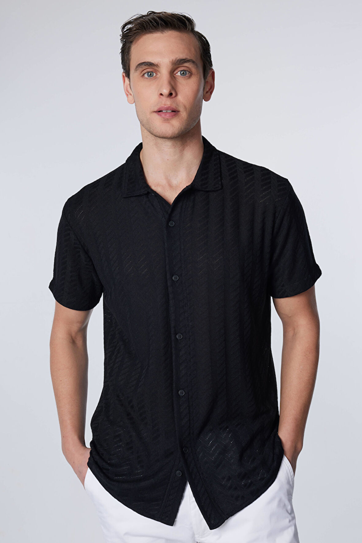 Erkek Slim Fit Dar Kesim Kısa Kollu Nefes Alan  Örme Doku Armür Desenli Siyah Gömlek