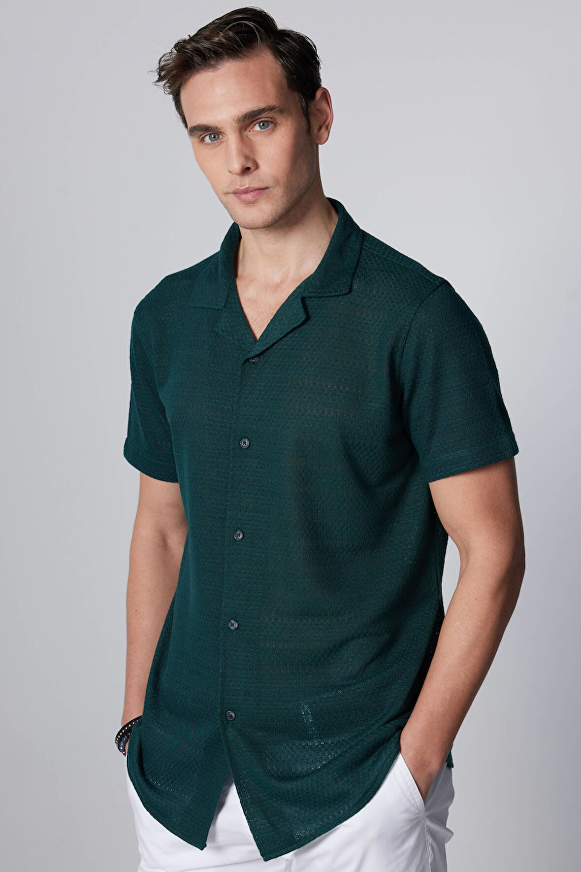 Erkek Slim Fit Dar Kesim Kısa Kollu Örme Kumaş Yeşil Apaş Yaka Gömlek