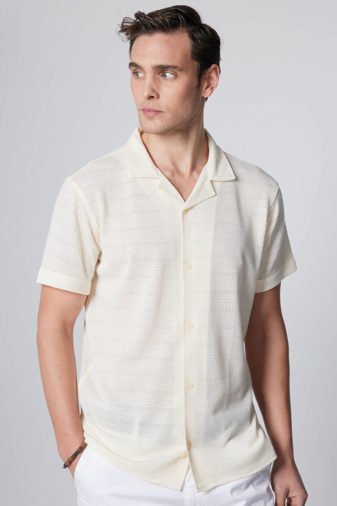 Erkek Slim Fit Dar Kesim Kısa Kollu Örme Kumaş Beyaz Apaş Yaka Gömlek