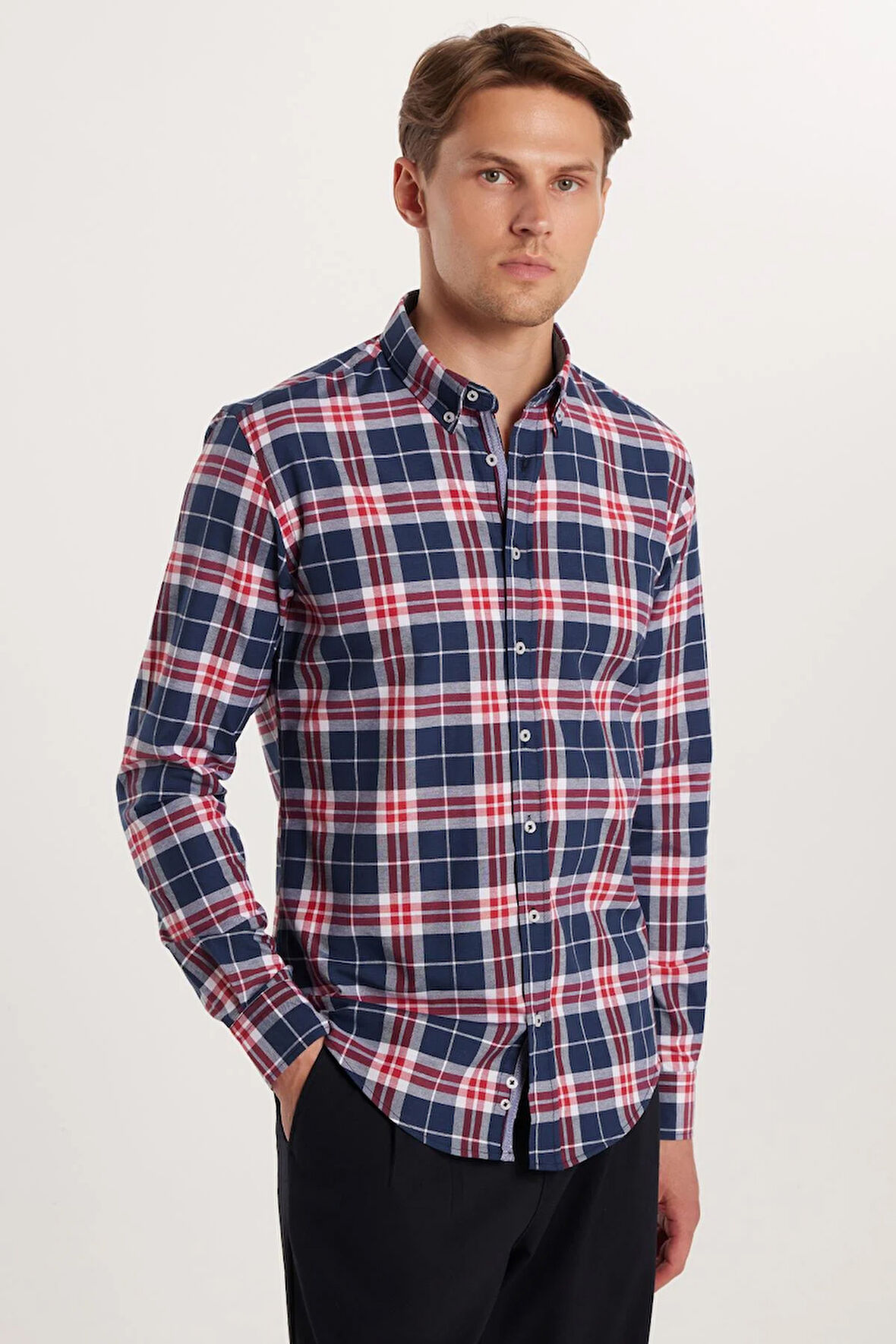 Erkek Slim Fit Dar Kesim Uzun Kollu Pamuklu Kolay Ütü Kareli Düğmeli Yaka Gömlek