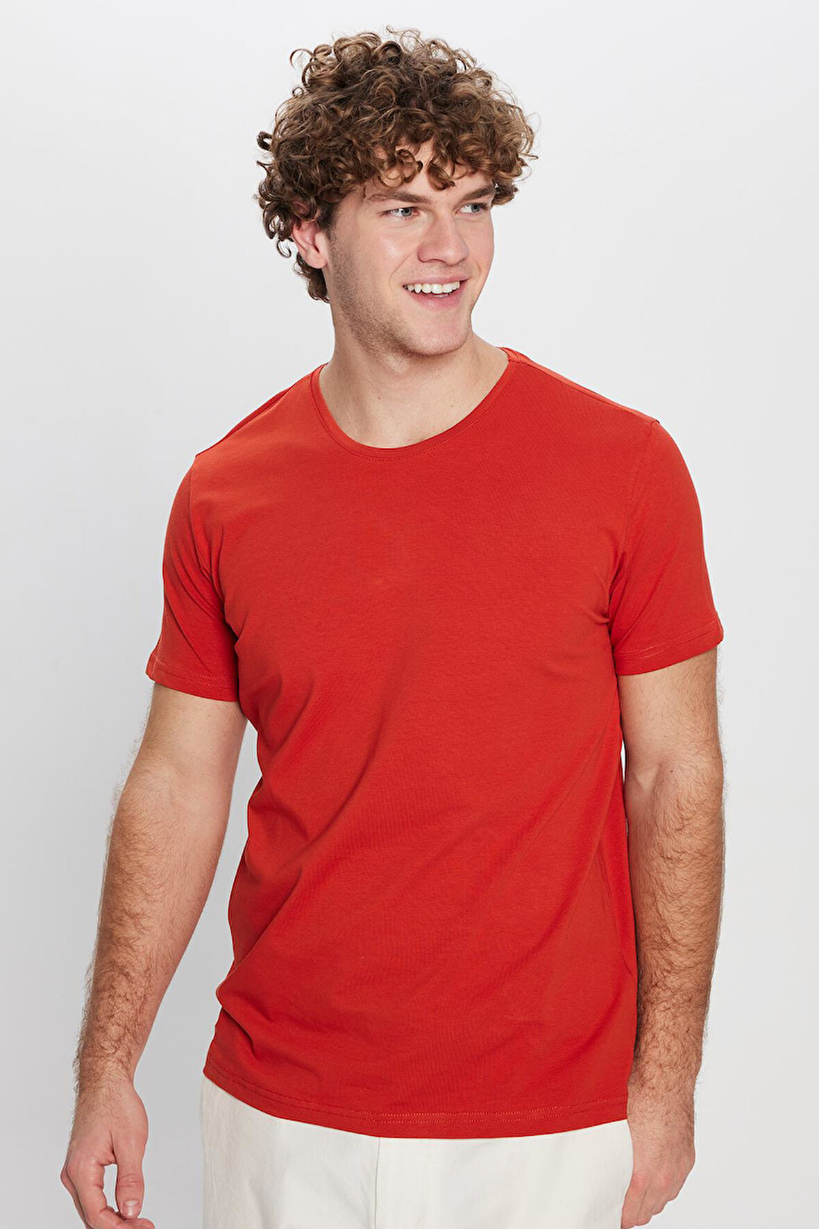 Erkek Slim Fit Dar Kesim Pamuklu Yumuşak Doku Likralı Esnek Kumaş Basic Kiremit Bisiklet Yaka Tişört