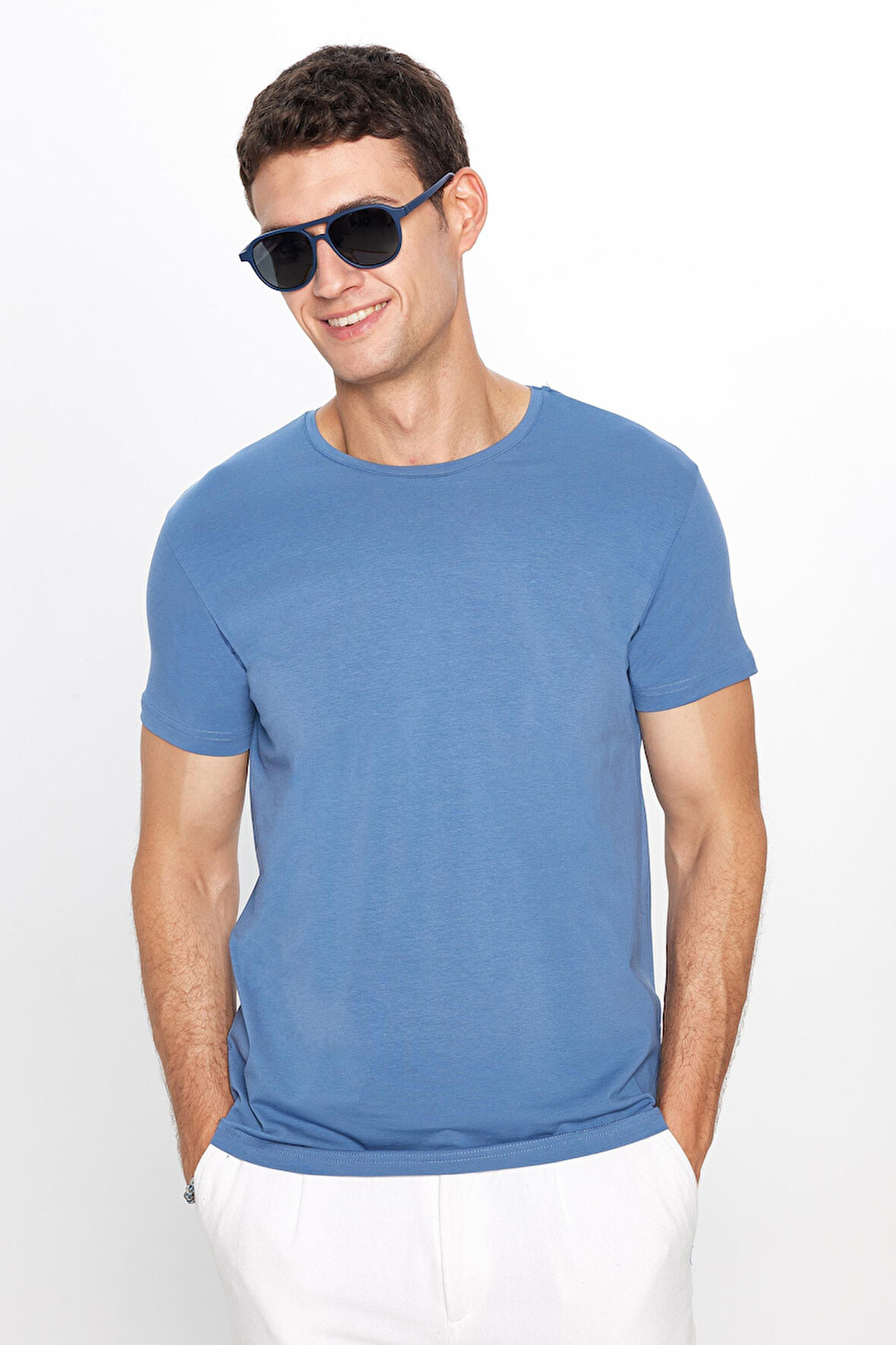 Erkek Slim Fit Dar Kesim Pamuklu Yumuşak Doku Likralı Esnek Kumaş Basic Mavi Bisiklet Yaka Tişört