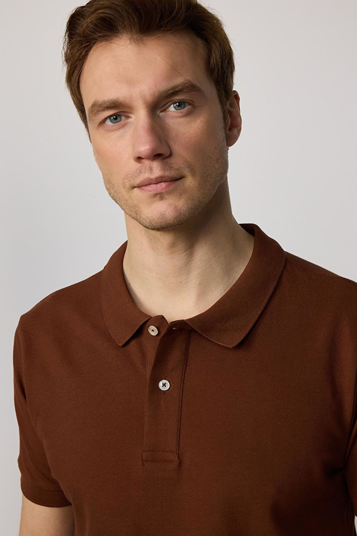 Erkek Slim Fit Dar Kesim Pamuklu Yumuşak Dokulu Serin Tutan Kumaş Düz Kahverengi Polo Yaka Tişört