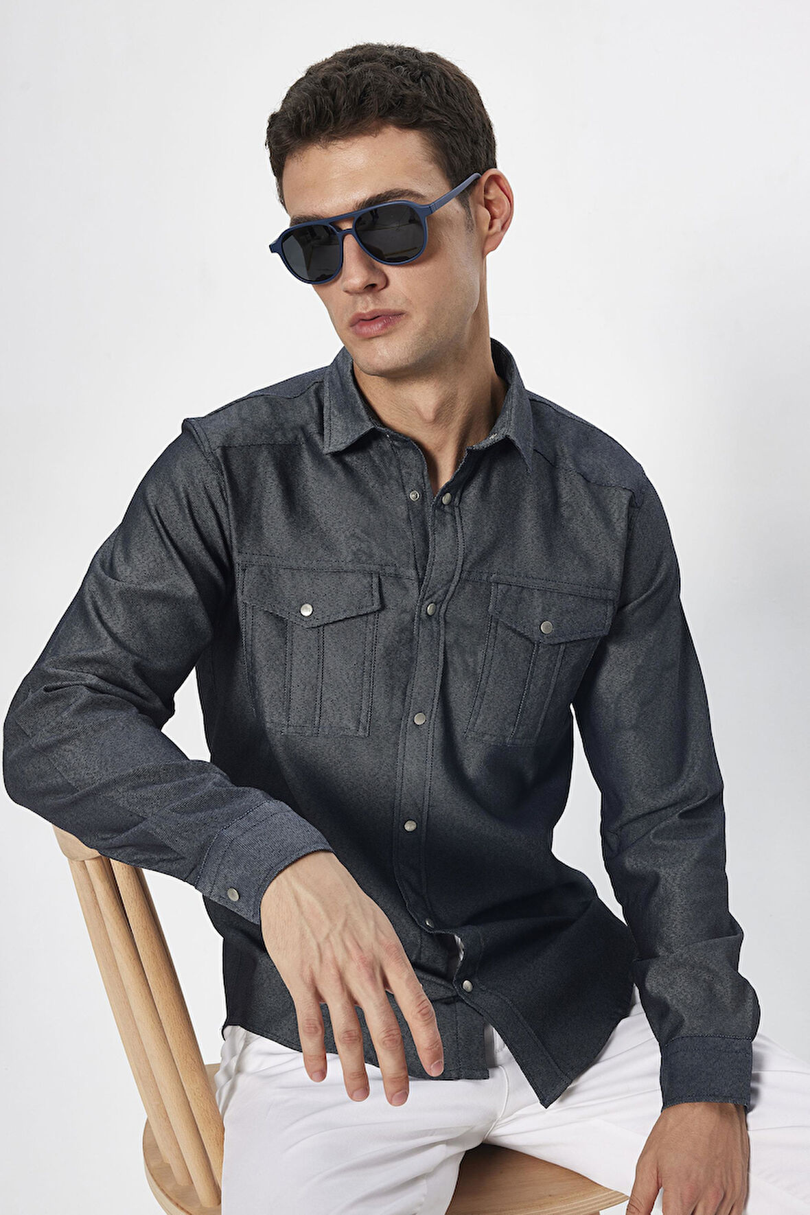 Erkek Slim Fit Dar Kesim Denim Kot Yıkamalı Çift Cepli İndigo Spor Yaka Gömlek