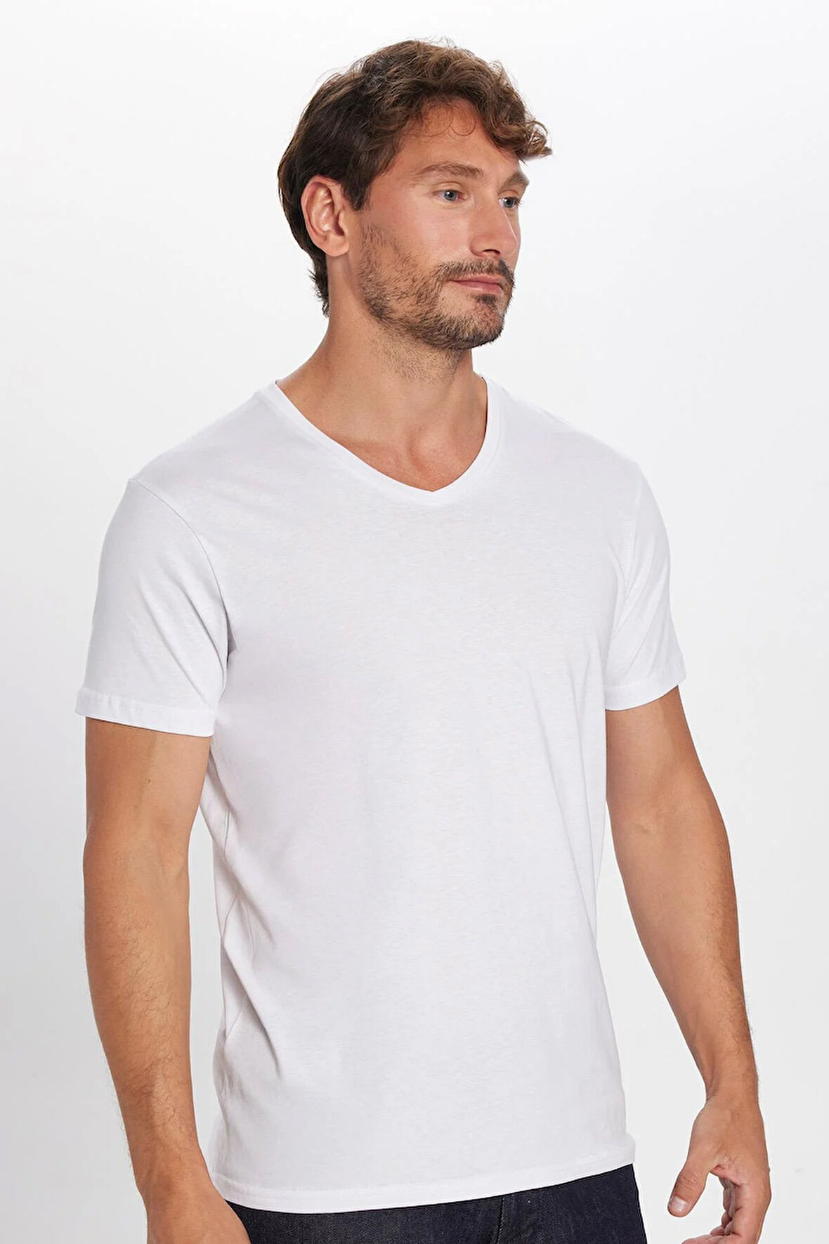 Erkek Slim Fit Dar Kesim %100 Pamuk Yumuşak Dokulu Beyaz V Yaka Tişört