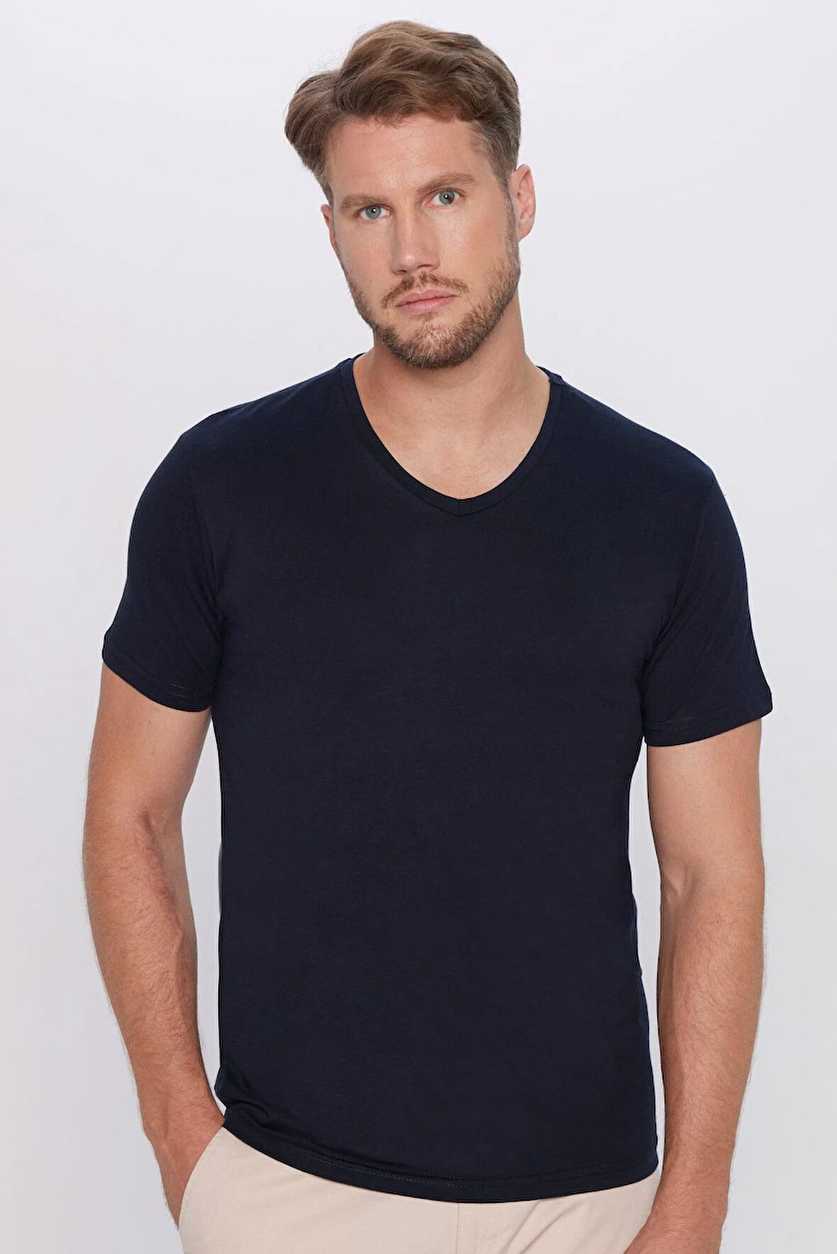 Erkek Slim Fit Dar Kesim %100 Pamuk Yumuşak Dokulu Lacivert V Yaka Tişört