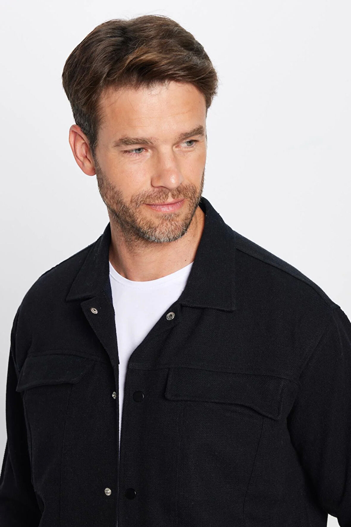 Erkek Relax Fit Rahat Kesim Oduncu Apaş Yaka Çift Cep Kapaklı Düz Siyah Kışlık Gömlek