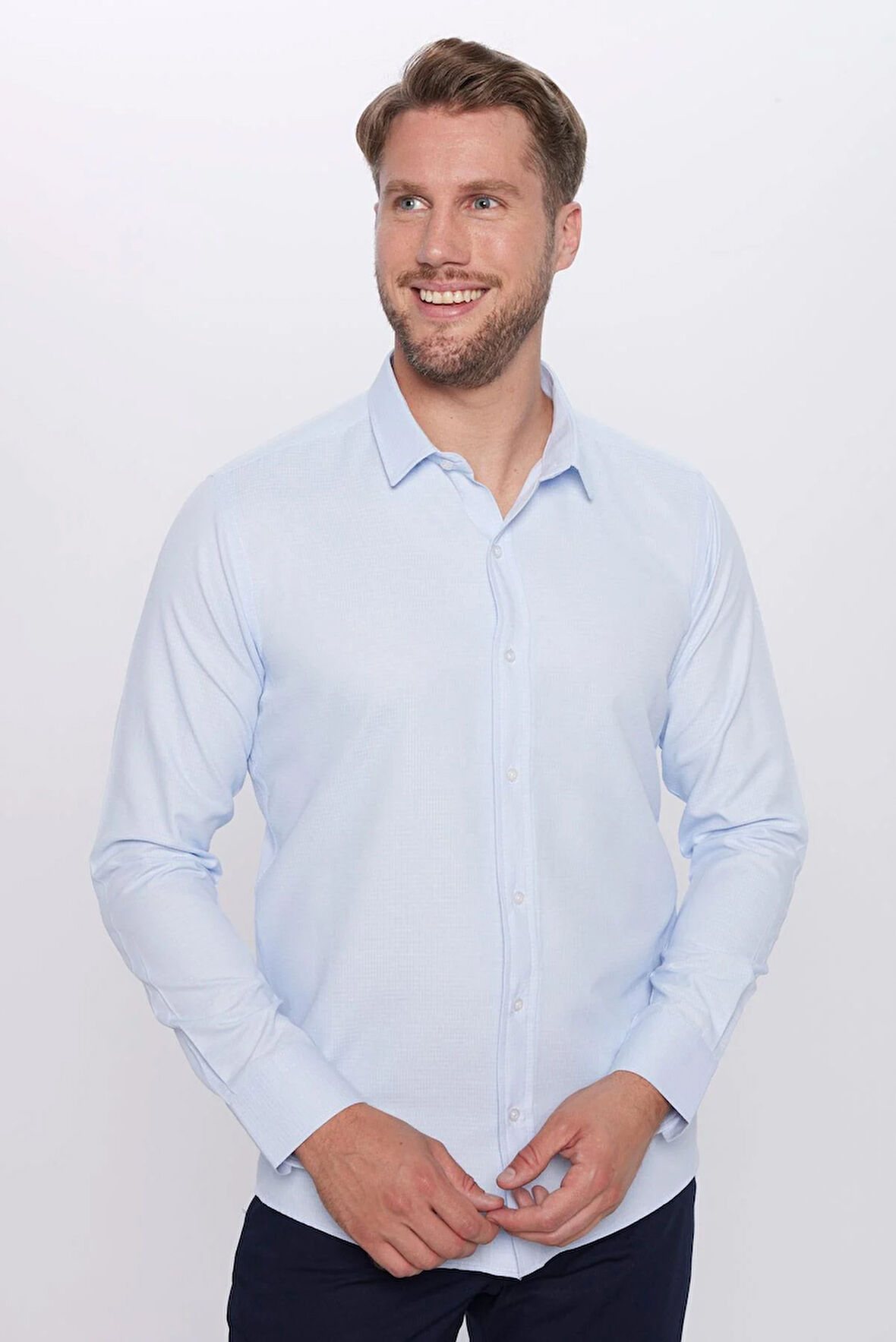 Erkek Modern Fit Dar Kesim Pamuklu Kolay Ütü Armürlü Mavi Gömlek