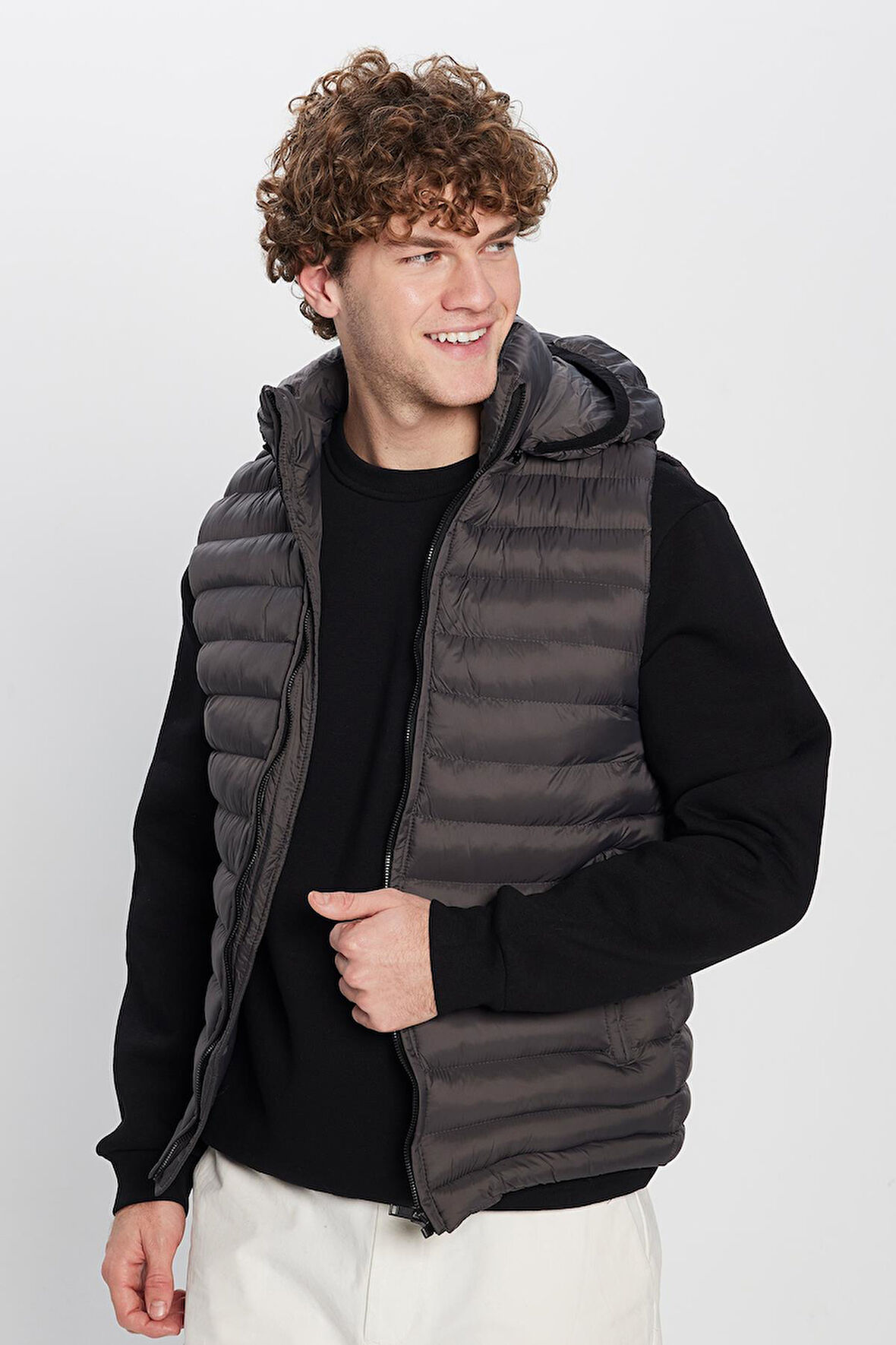 Erkek Slim Fit Dar Kesim Astarlı Rüzgar Geçirmez Cepli Antrasit Çıkarılabilir Kapüşonlu Şişme Yelek