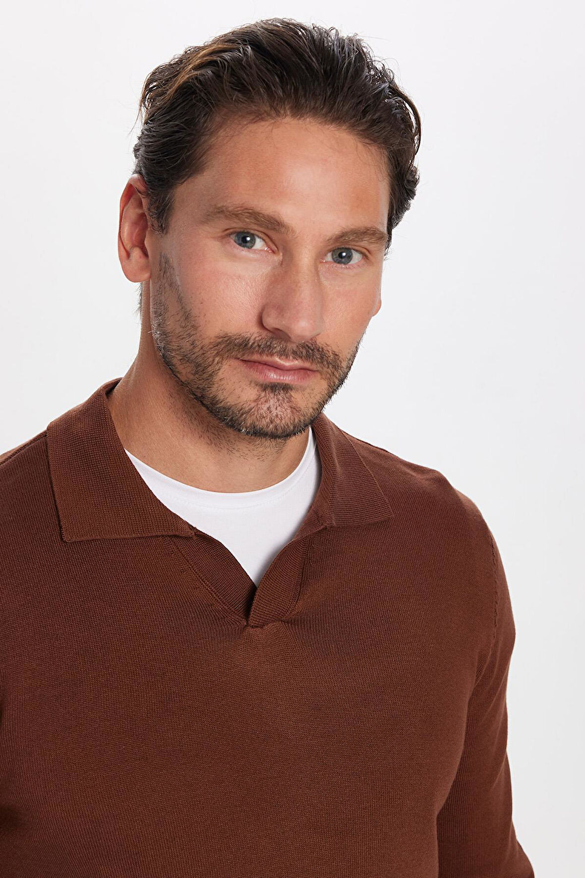 Erkek Standart Fit Normal Kesim Polo V Yaka Kahverengi Triko Kazak