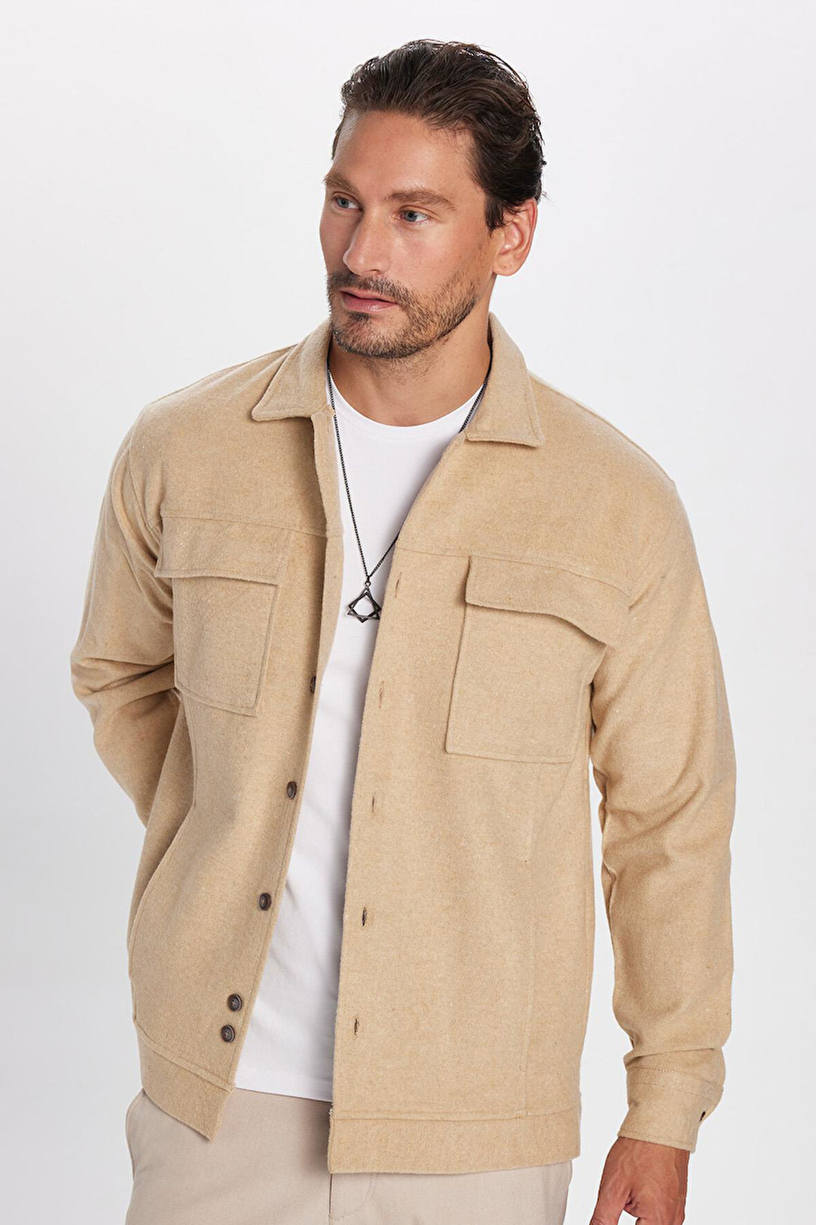 Erkek Relax Fit Rahat Kesim Cepli Düz Apaş Yaka Ekru Mont Gömlek