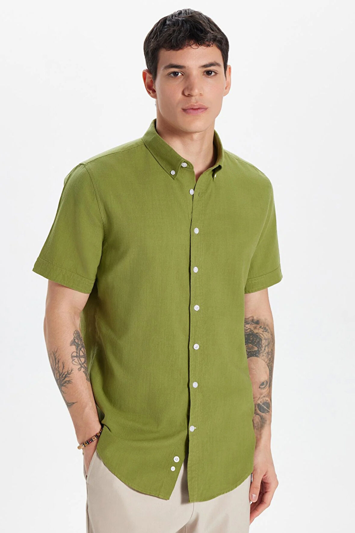 Erkek Slim Fit Dar Kesim Kısa Kollu %100 Pamuk Keten Doku Haki Düğmeli Yaka Gömlek