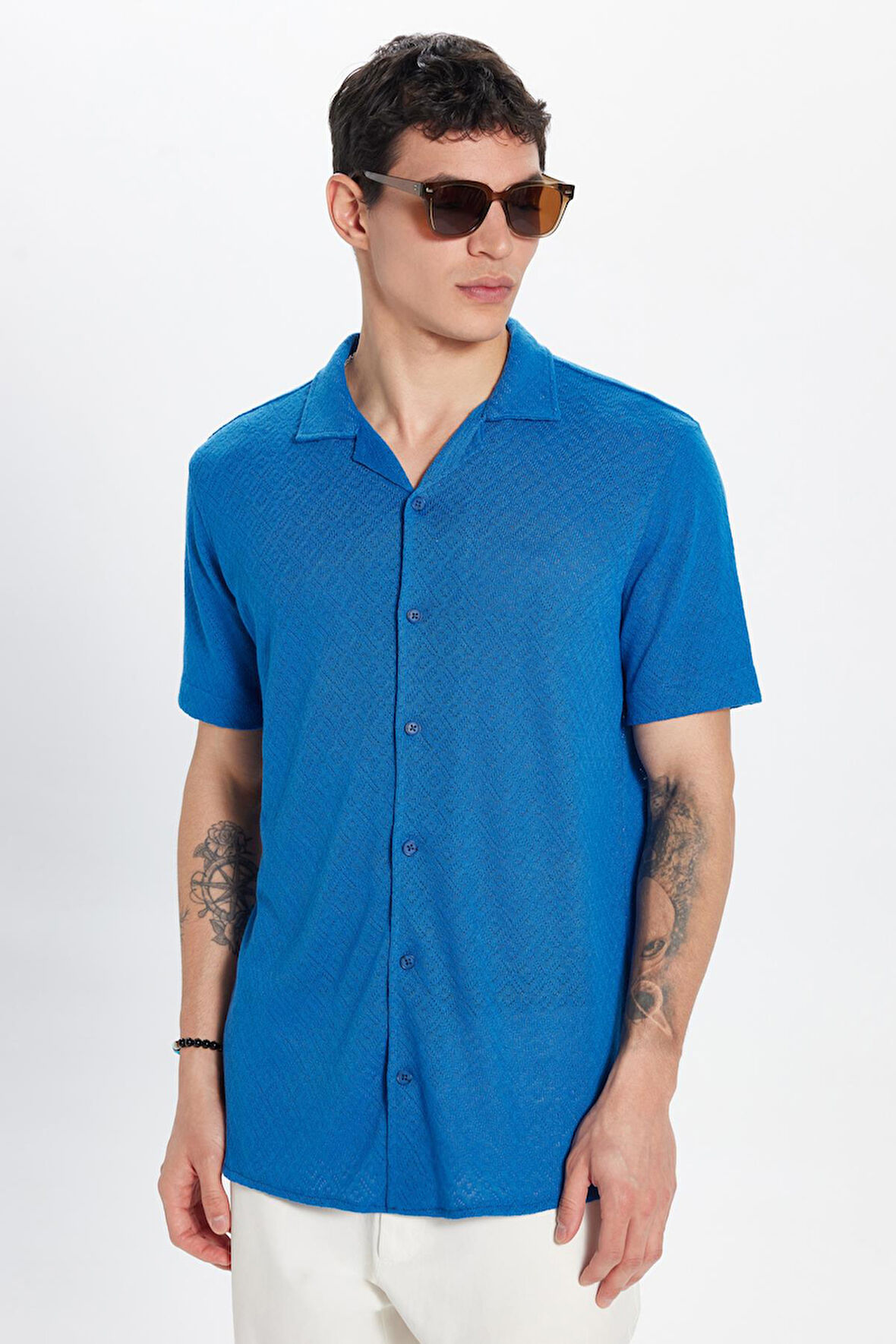 Erkek Slim Fit Dar Kesim Kısa Kollu Örme Doku Apaş Yaka Saks Mavi Gömlek