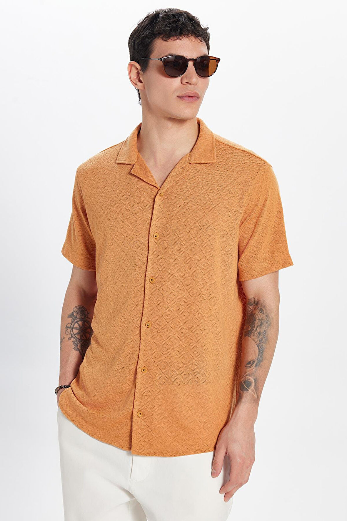 Erkek Slim Fit Dar Kesim Kısa Kollu Örme Doku Apaş Yaka Turuncu Gömlek