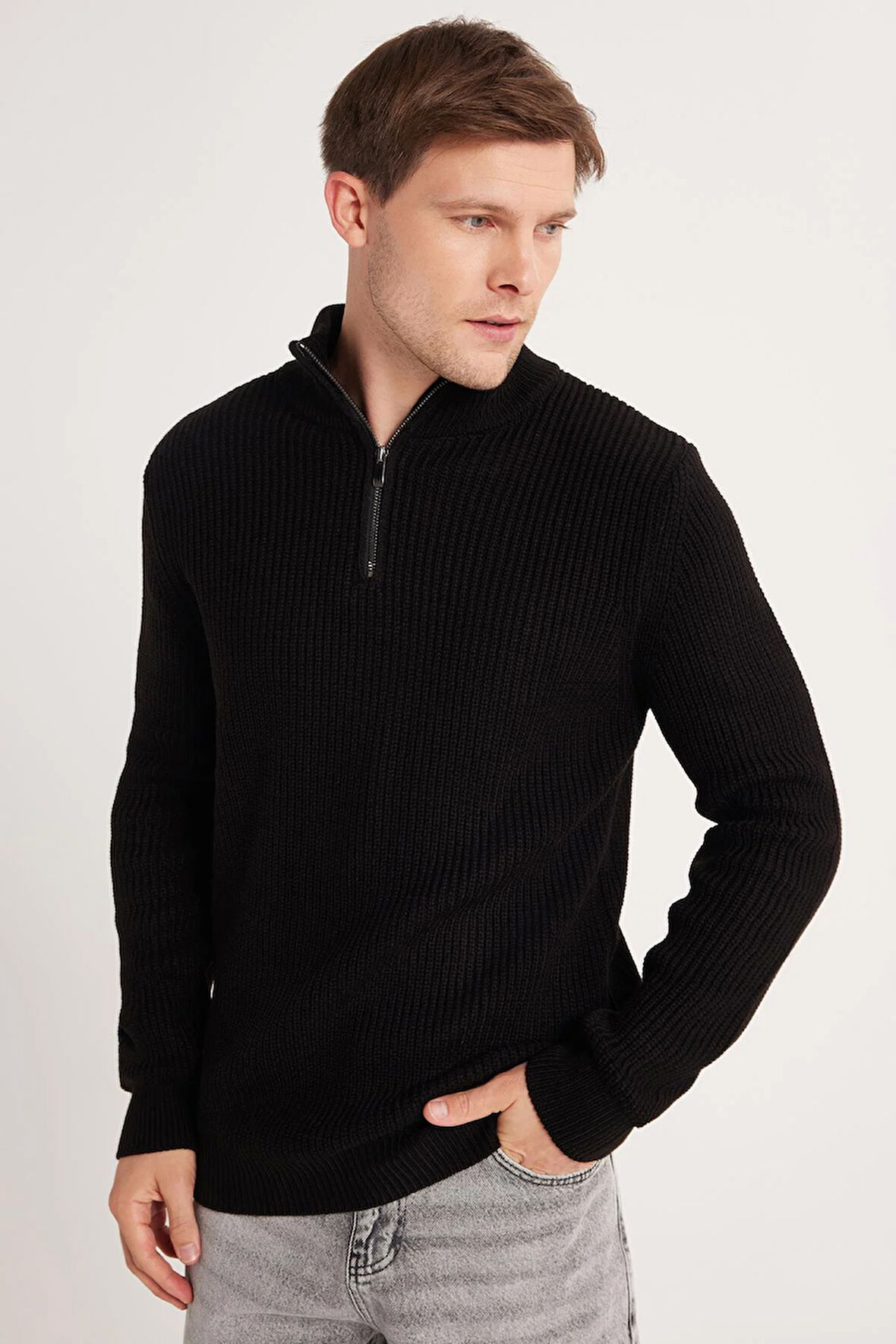 Erkek Slim Fit Dar Kesim Fermuarlı Siyah Dik Yaka Triko Kazak