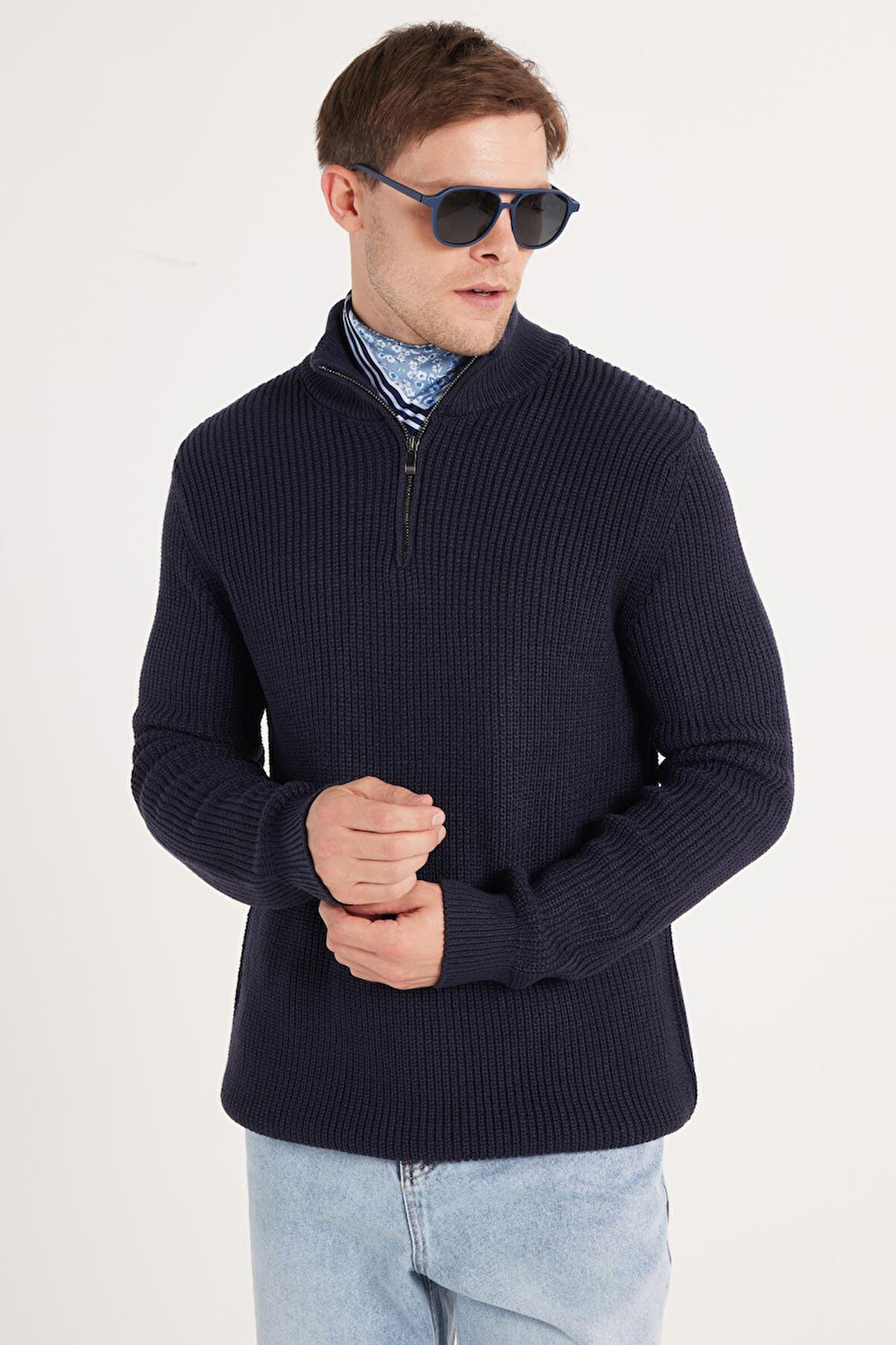 Erkek Slim Fit Dar Kesim Fermuarlı Lacivert Dik Yaka Triko Kazak