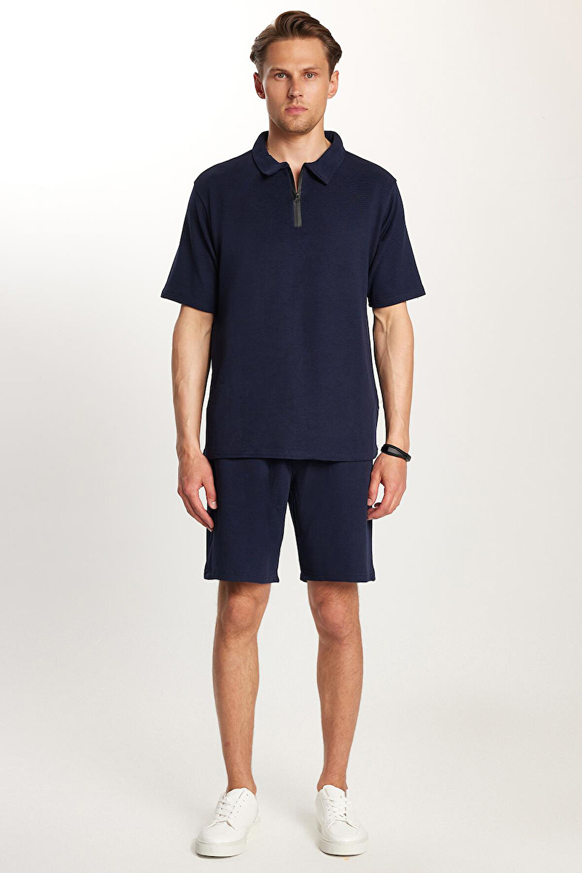 Erkek Standart Fit Pamuklu Fermuarlı Polo Yaka Tişört Beli Bağcıklı Lacivert Şort Takım