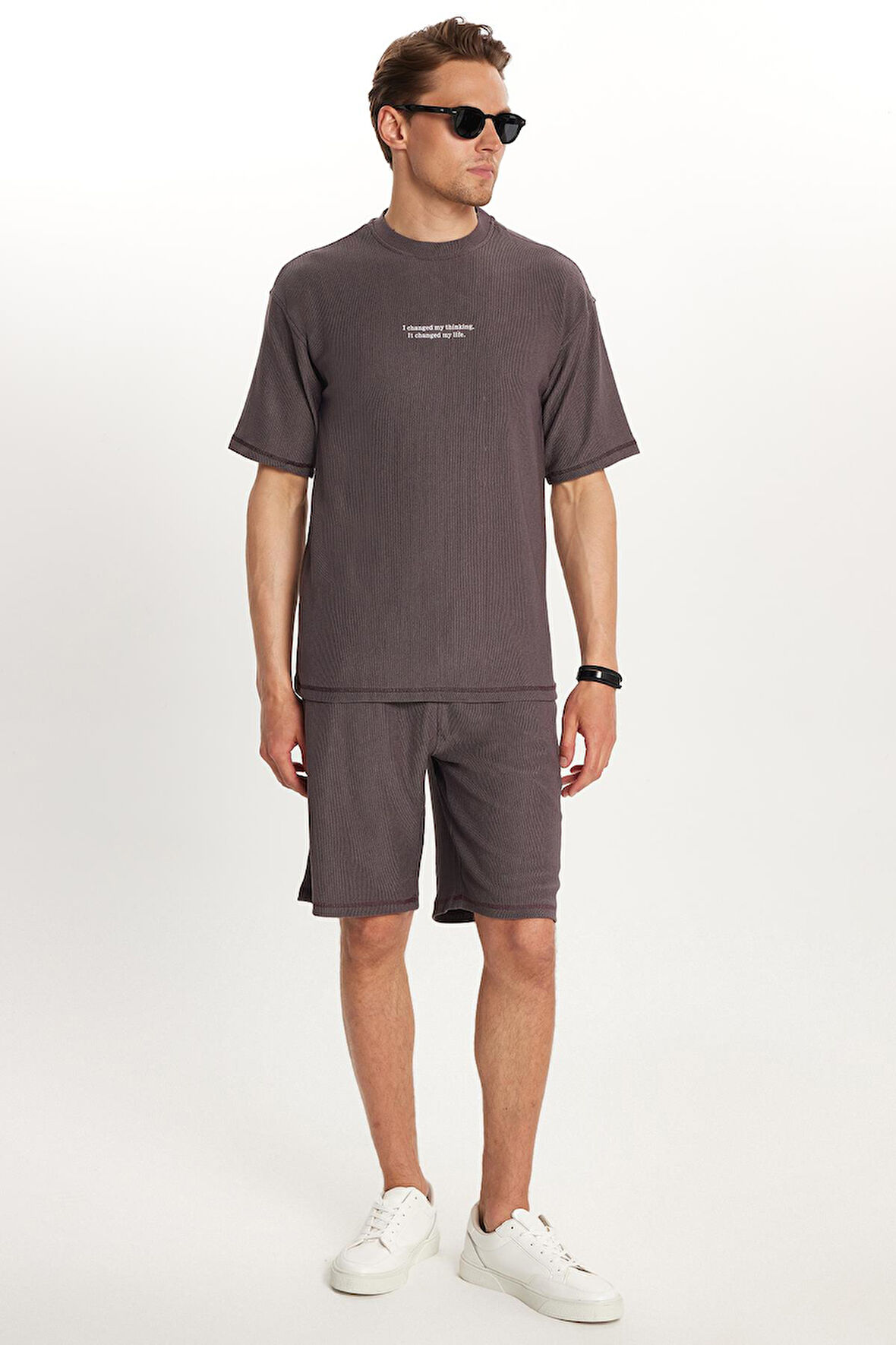 Erkek Standart Fit Pamuklu Jakarlı Baskılı Bisiklet Yaka Beli Bağcıklı Mor Şort Takım