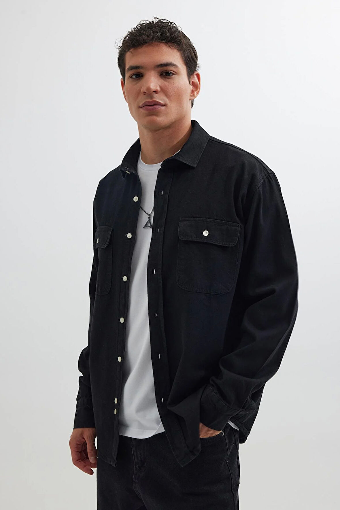 Erkek Relax Fit Rahat Kesim Spor Yaka Çift Cep Kapaklı Denim Siyah Gömlek