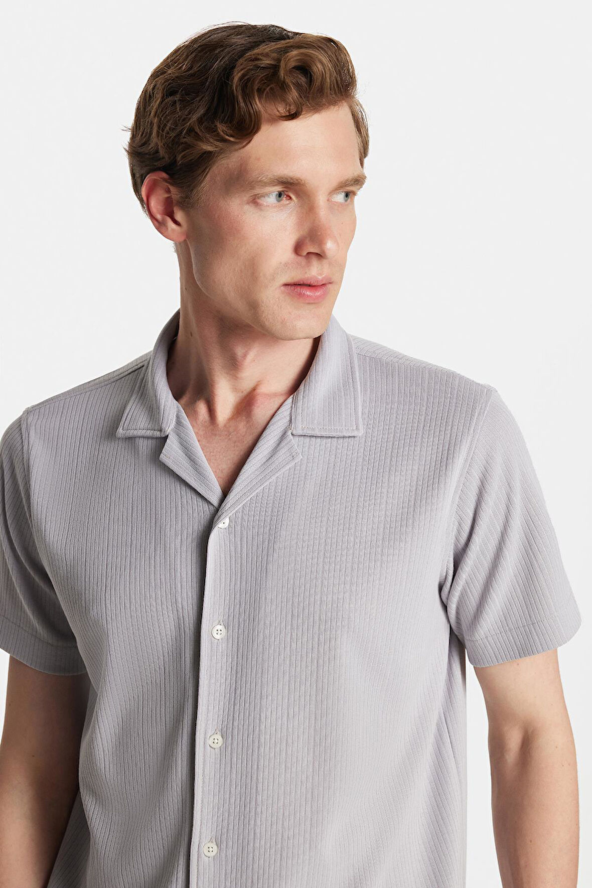 Erkek Slim Fit Yazlık Örme Dokulu Kısa Kollu Apaş Yaka Gri Gömlek