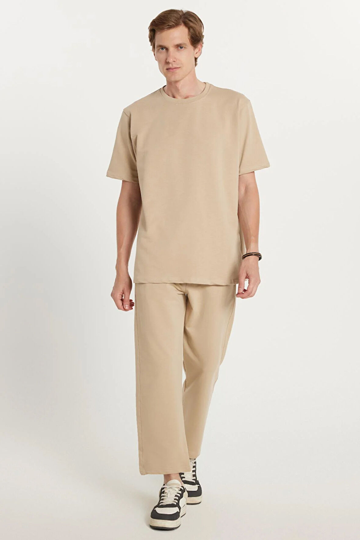 Erkek Standart Fit Normal Kesim Pamuklu Bisiklet Yaka Beli Bağcıklı Ekru Eşofman Takımı