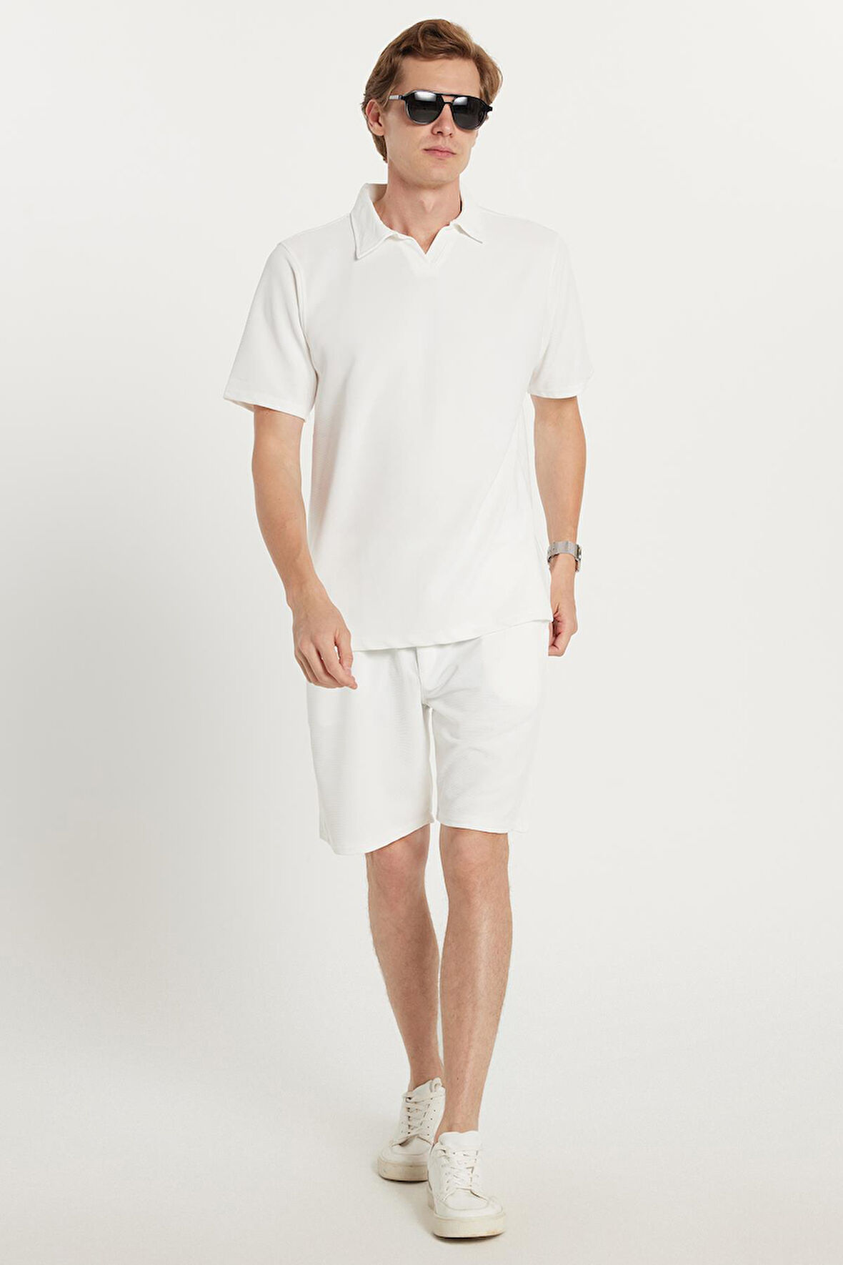 Erkek Standart Fit Normal Kesim Pamuklu Polo Yaka Beli Bağcıklı Beyaz Şort Takım