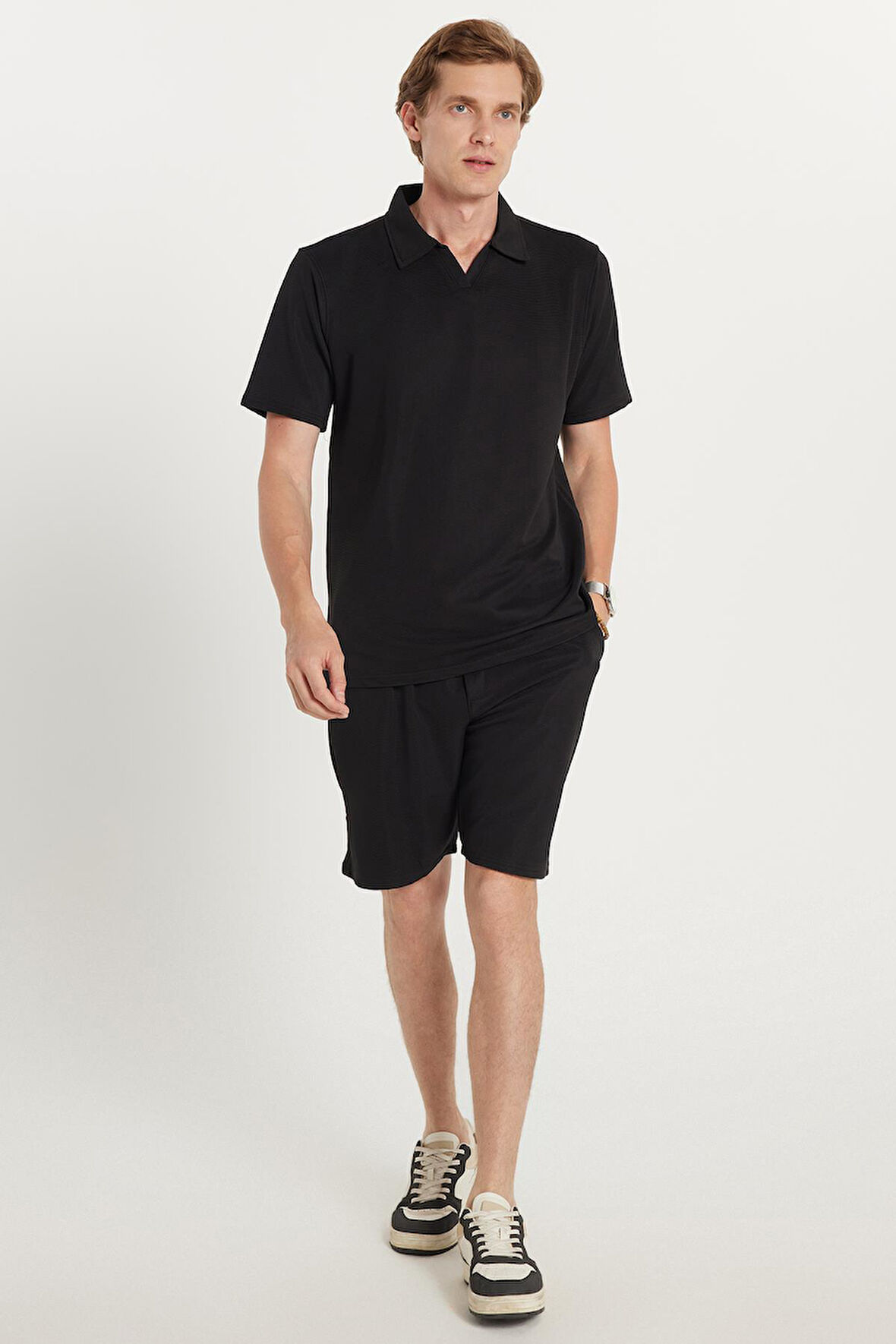 Erkek Standart Fit Normal Kesim Pamuklu Polo Yaka Beli Bağcıklı Siyah Şort Takım
