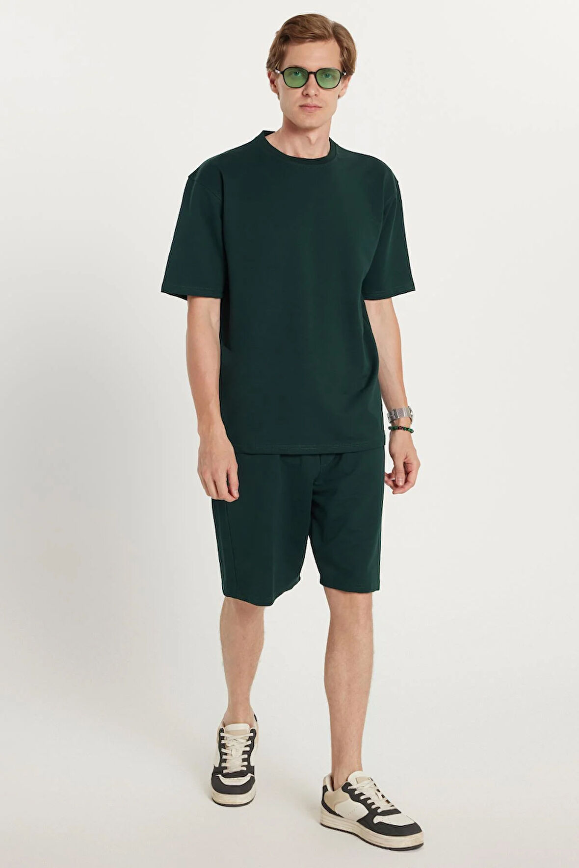 Erkek Standart Fit Normal Kesim Pamuklu Bisiklet Yaka Beli Bağcıklı Yeşil Şort Takım