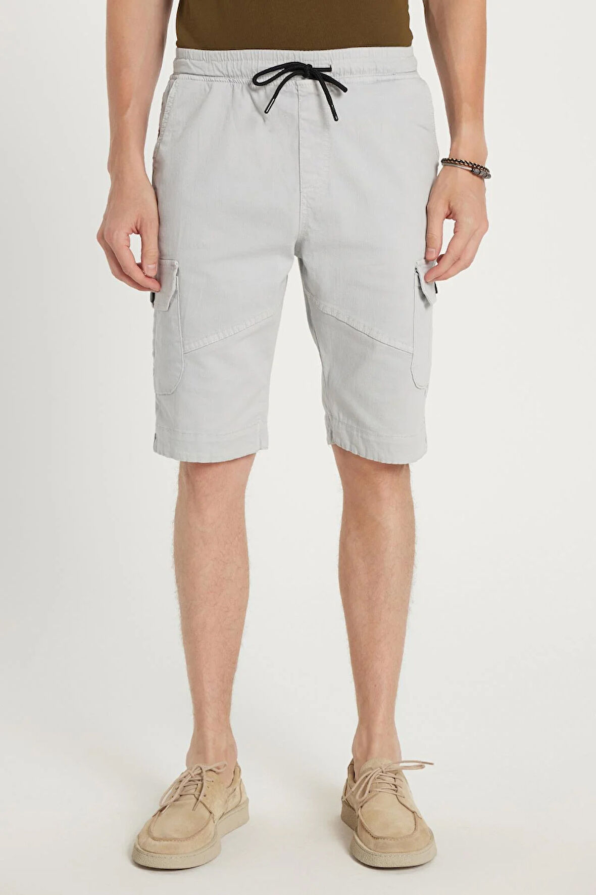 Erkek Relax Fit Rahat Kesim %100 Pamuk Kargo Cep Açık Gri Kapri Şort
