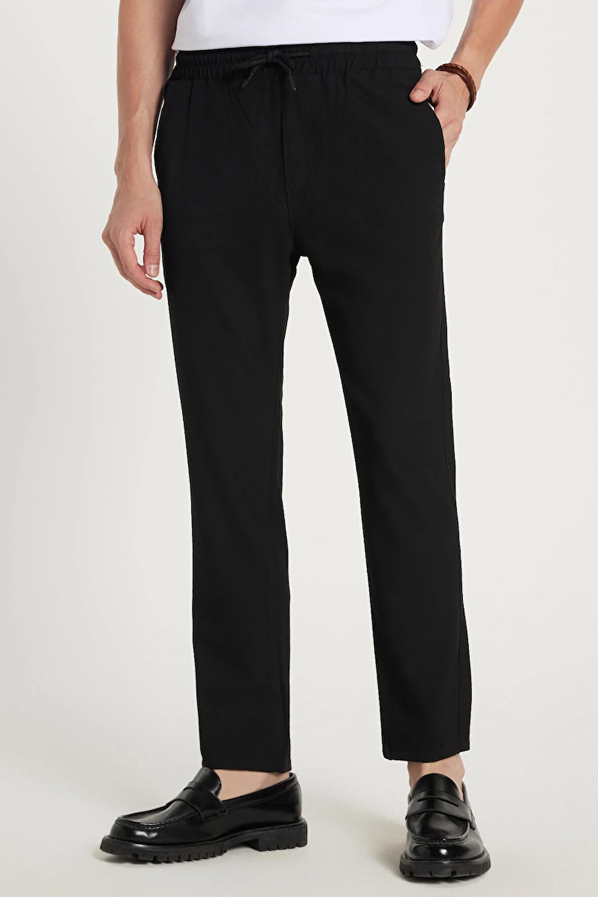 Erkek Slim Fit Dar Kesim Pamuklu Lastikli Beli Bağcıklı Siyah Pantolon
