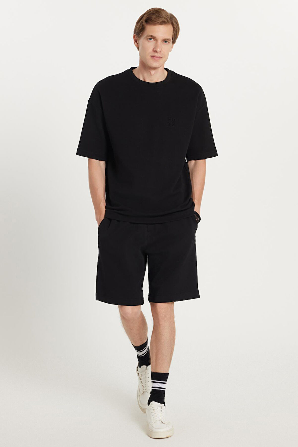 Erkek Standart Fit %100 Pamuk Bisiklet Yaka Beli Bağcıklı Siyah Şort Takım