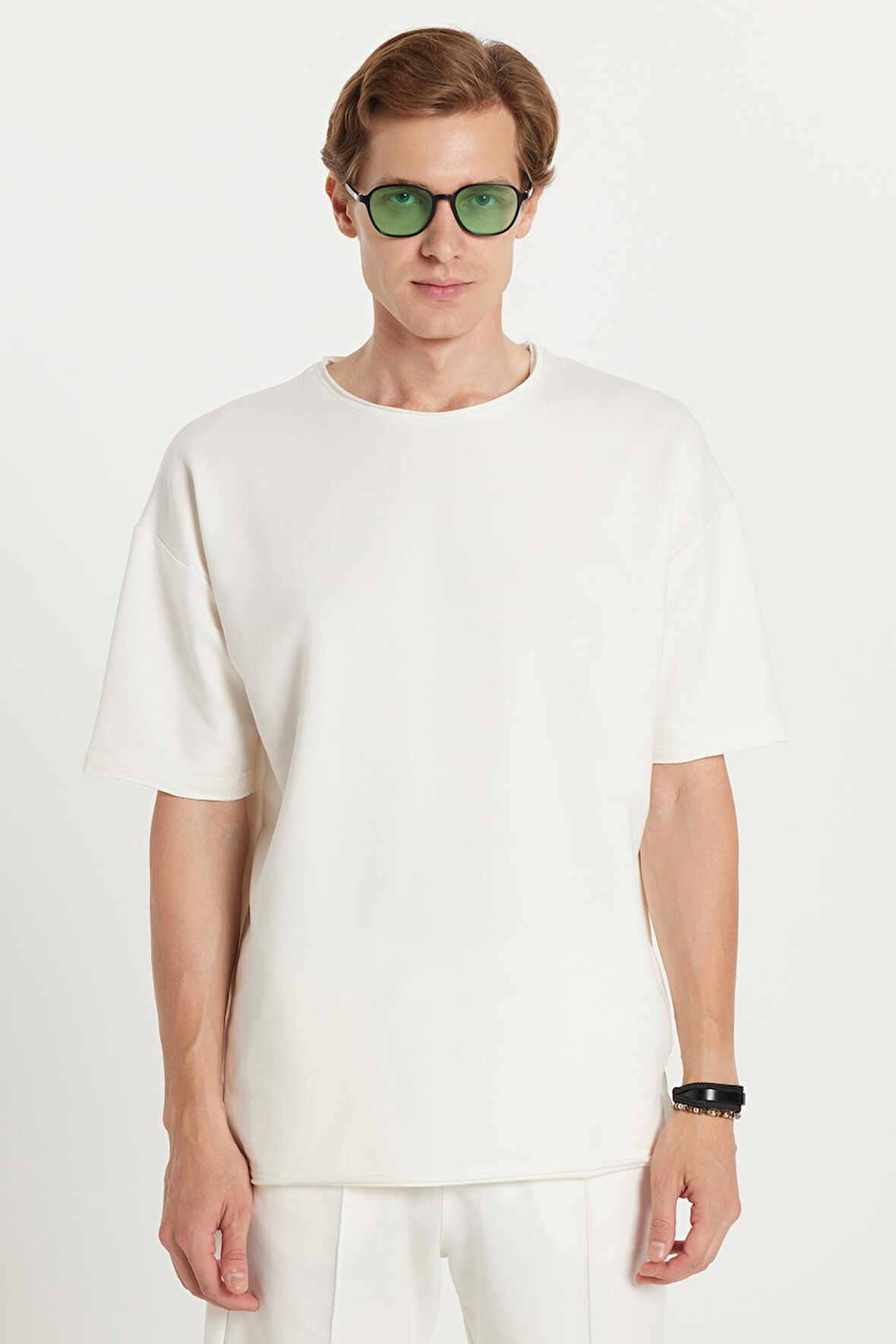 Erkek Oversize Geniş Kesim Bisiklet Yaka Gofre Kumaş Beli Bağcıklı Ekru Şort Takım