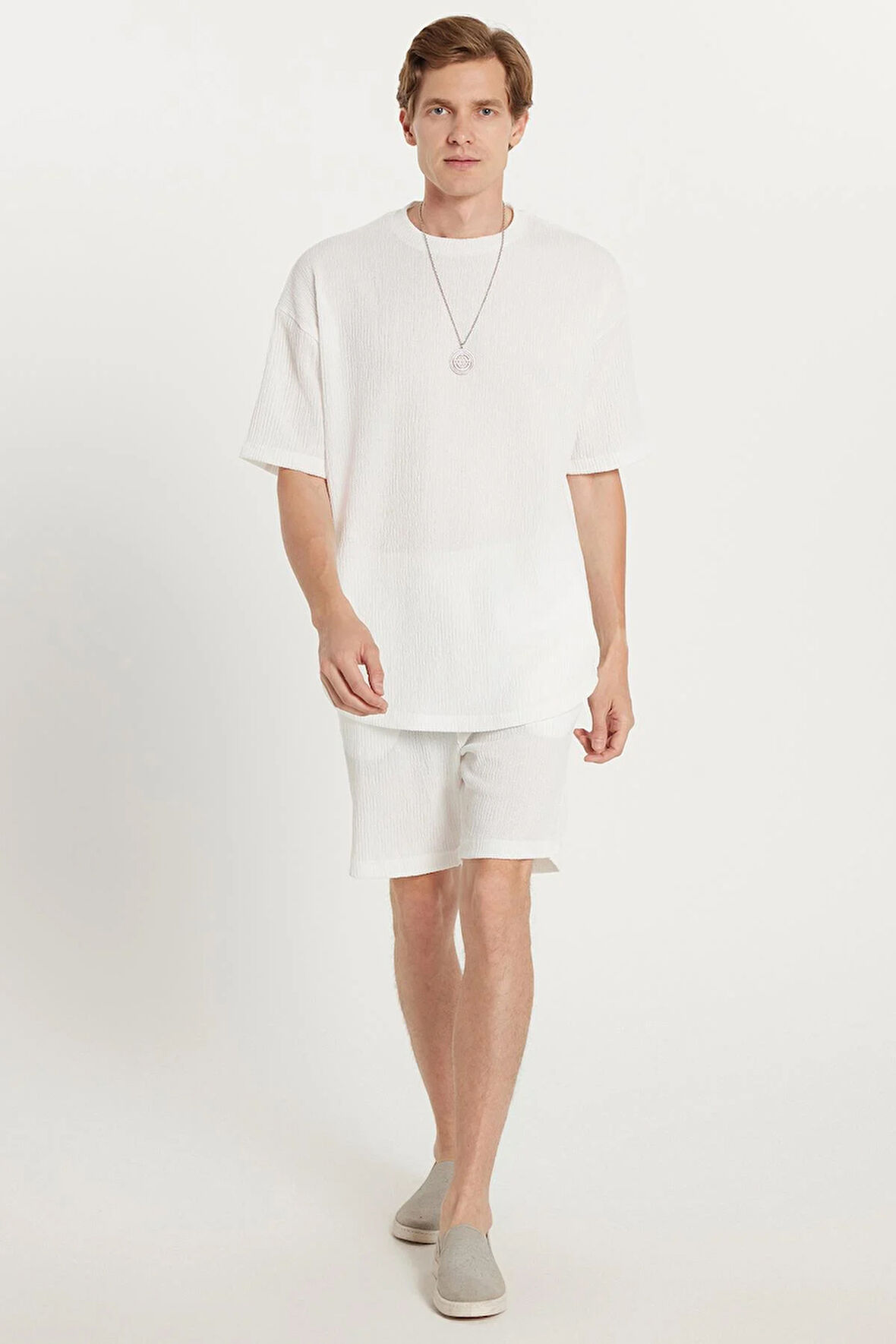 Erkek Oversize Geniş Kesim Bisiklet Yaka Gofre Kumaş Beli Bağcıklı Beyaz Şort Takım