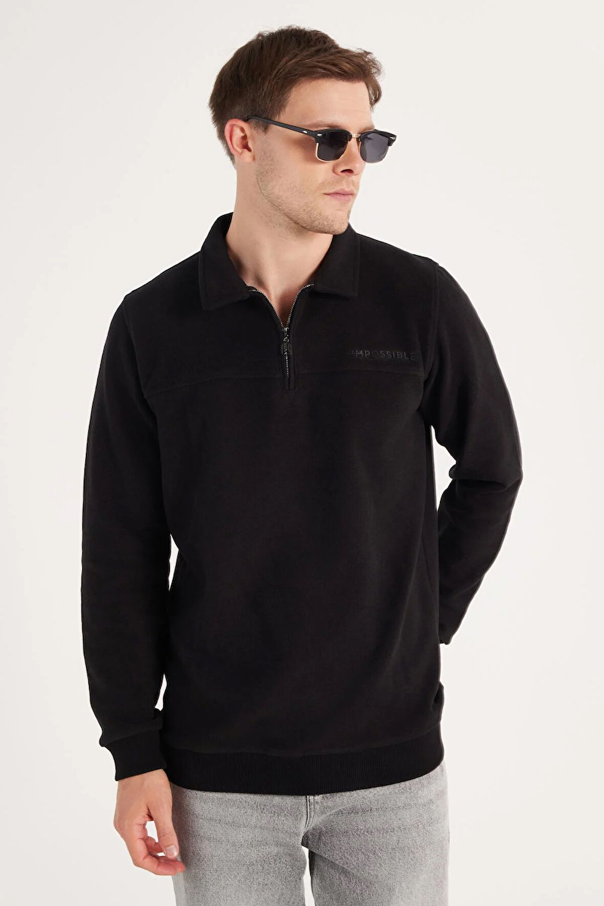 Erkek Standart Fit Pamuklu Selanik Kumaş Yarım Fermuarlı Polo Yaka Baskılı Siyah Sweatshirt