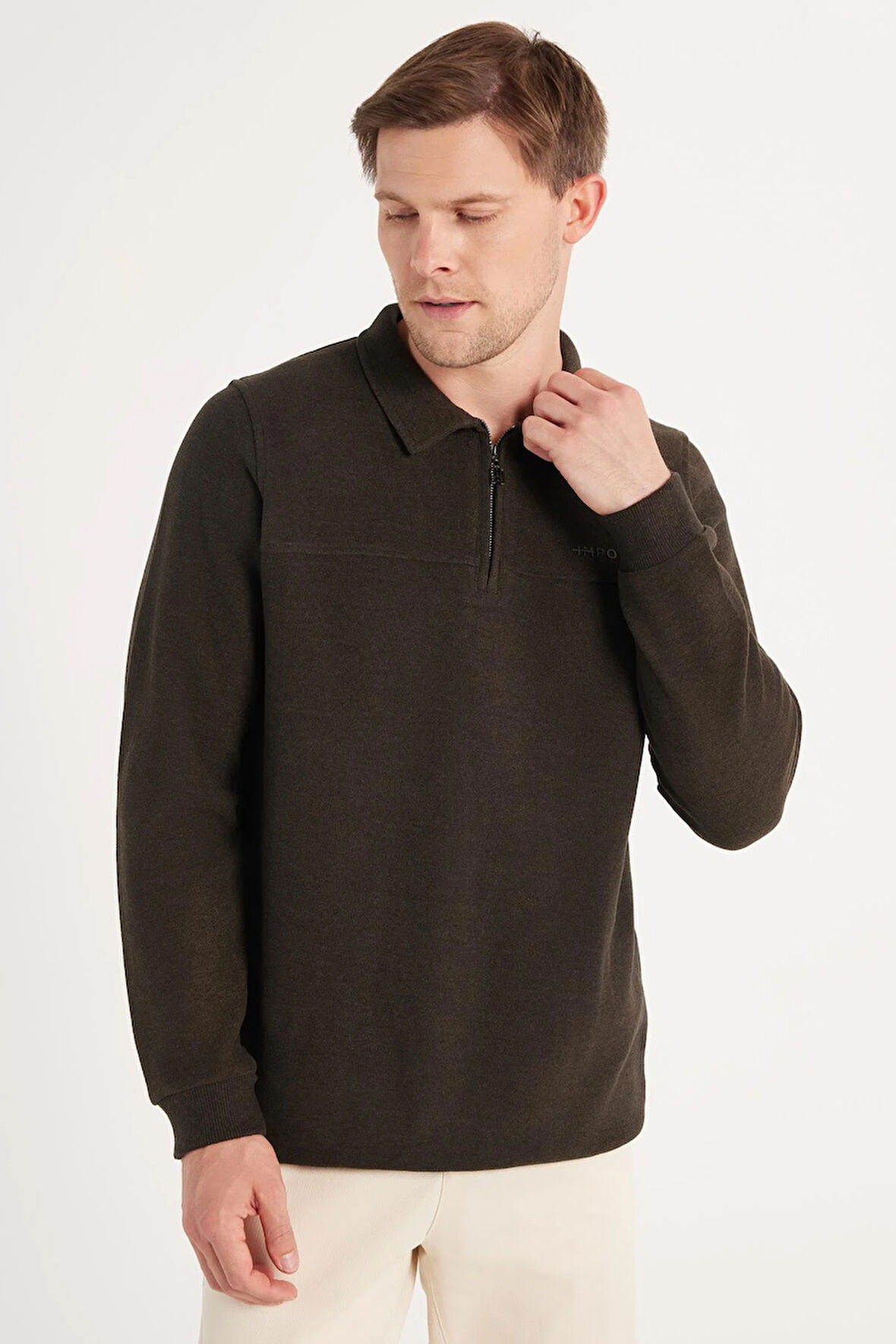 Erkek Standart Fit Pamuklu Selanik Kumaş Yarım Fermuarlı Polo Yaka Baskılı Kahverengi Sweatshirt
