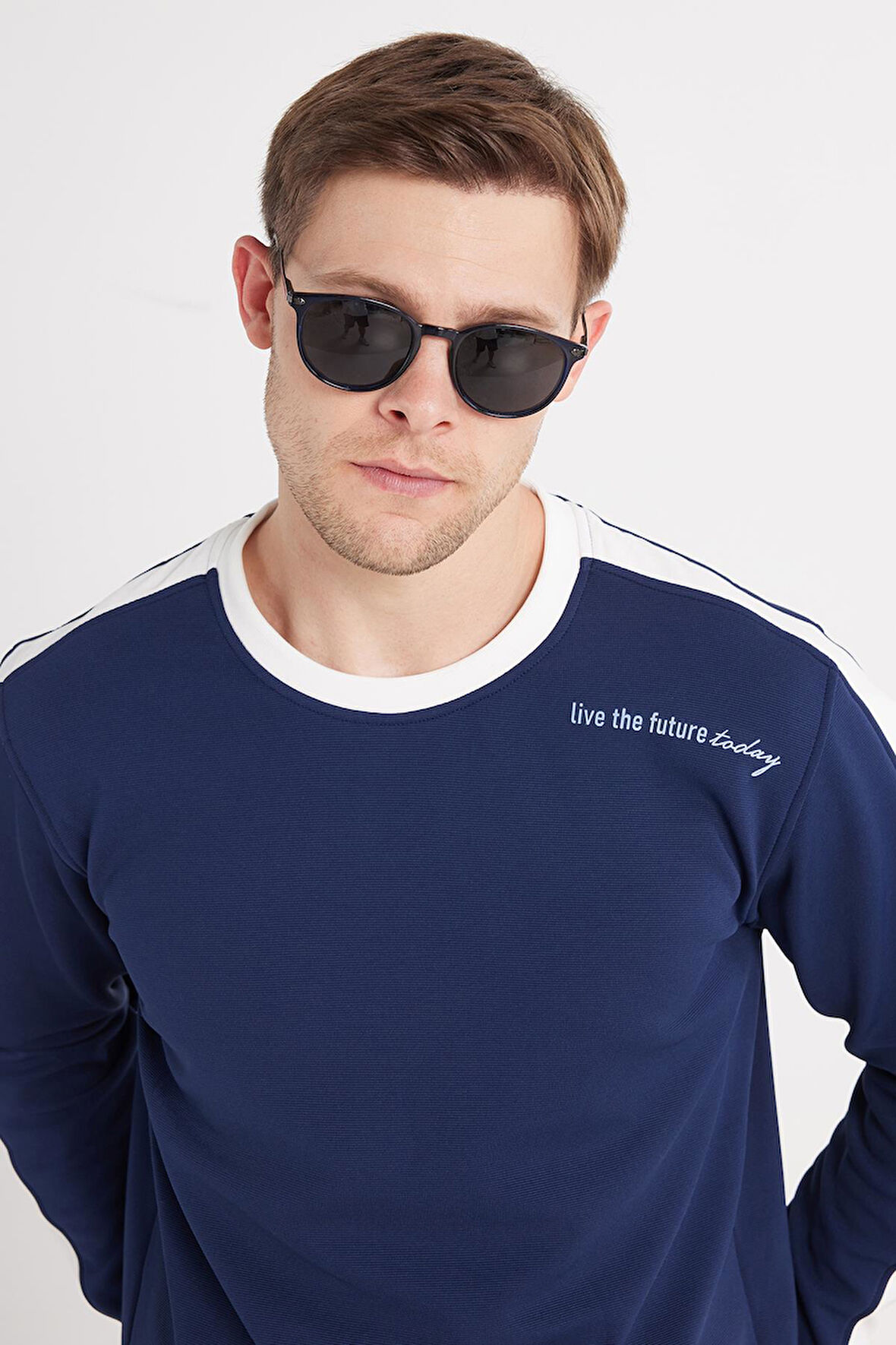 Erkek Standart Fit Pamuklu Jakarlı Bisiklet Yaka Baskılı Lacivert Sweatshirt