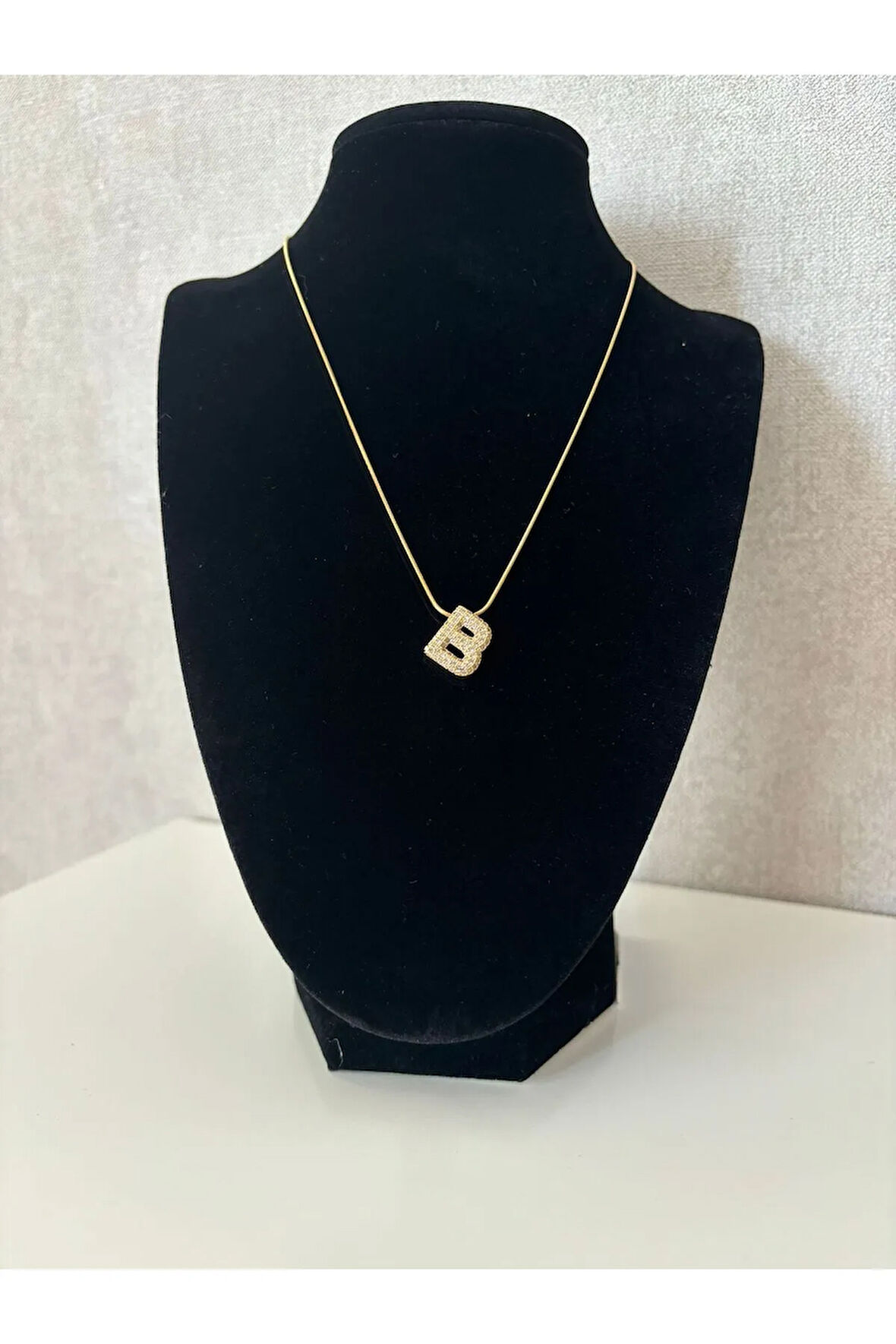 Taşlı B Harfi Gold Renk Çelik Kolye