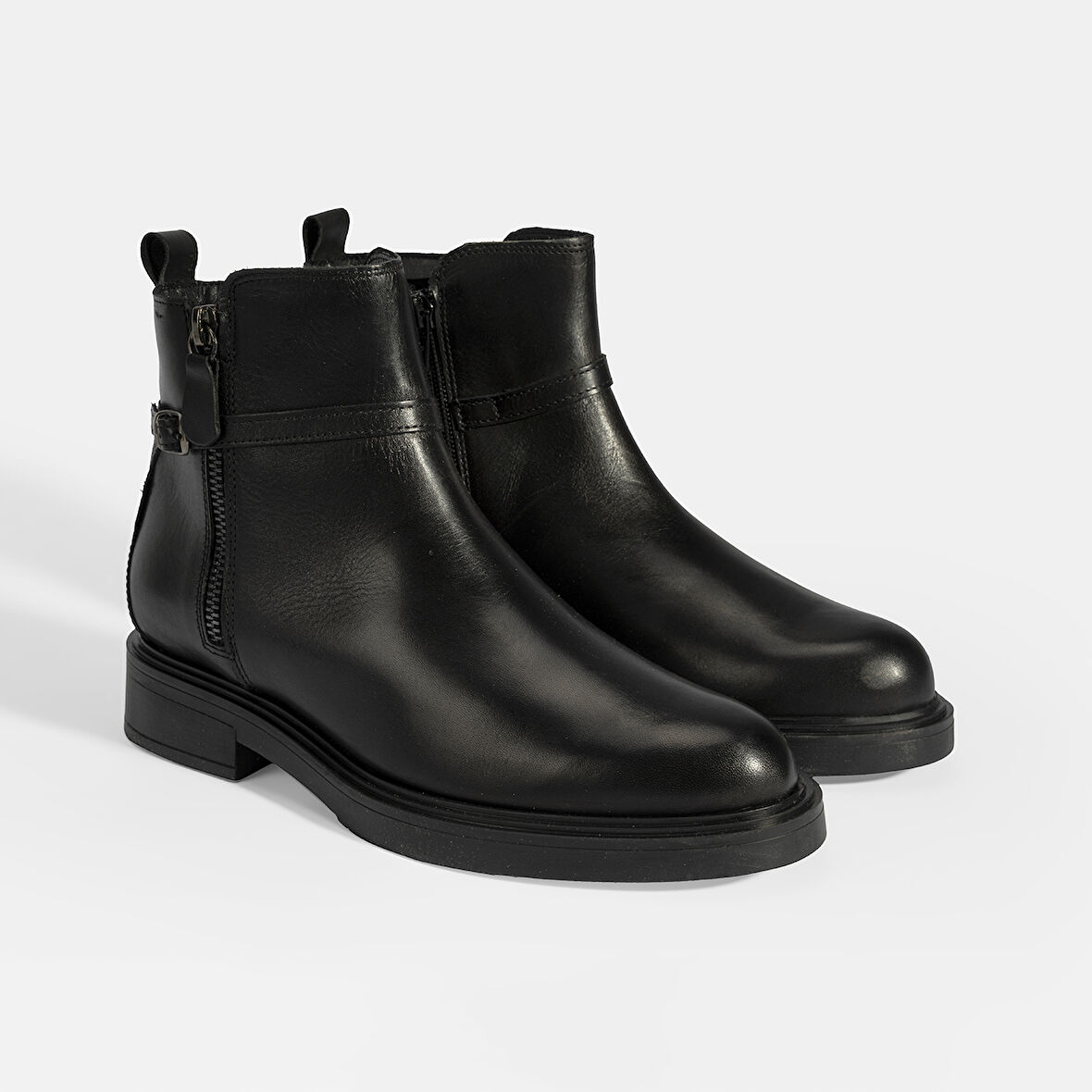 Kadın Siyah Metal Toka Detaylı Fermuarlı Deri Bot