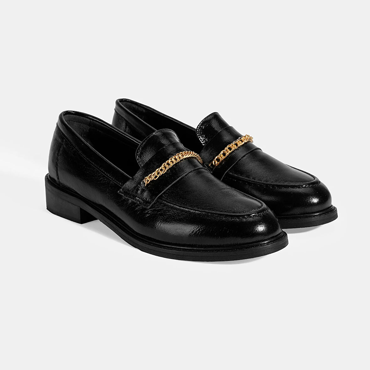 Kadın Siyah Zincir Aksesuarlı Deri Loafer
