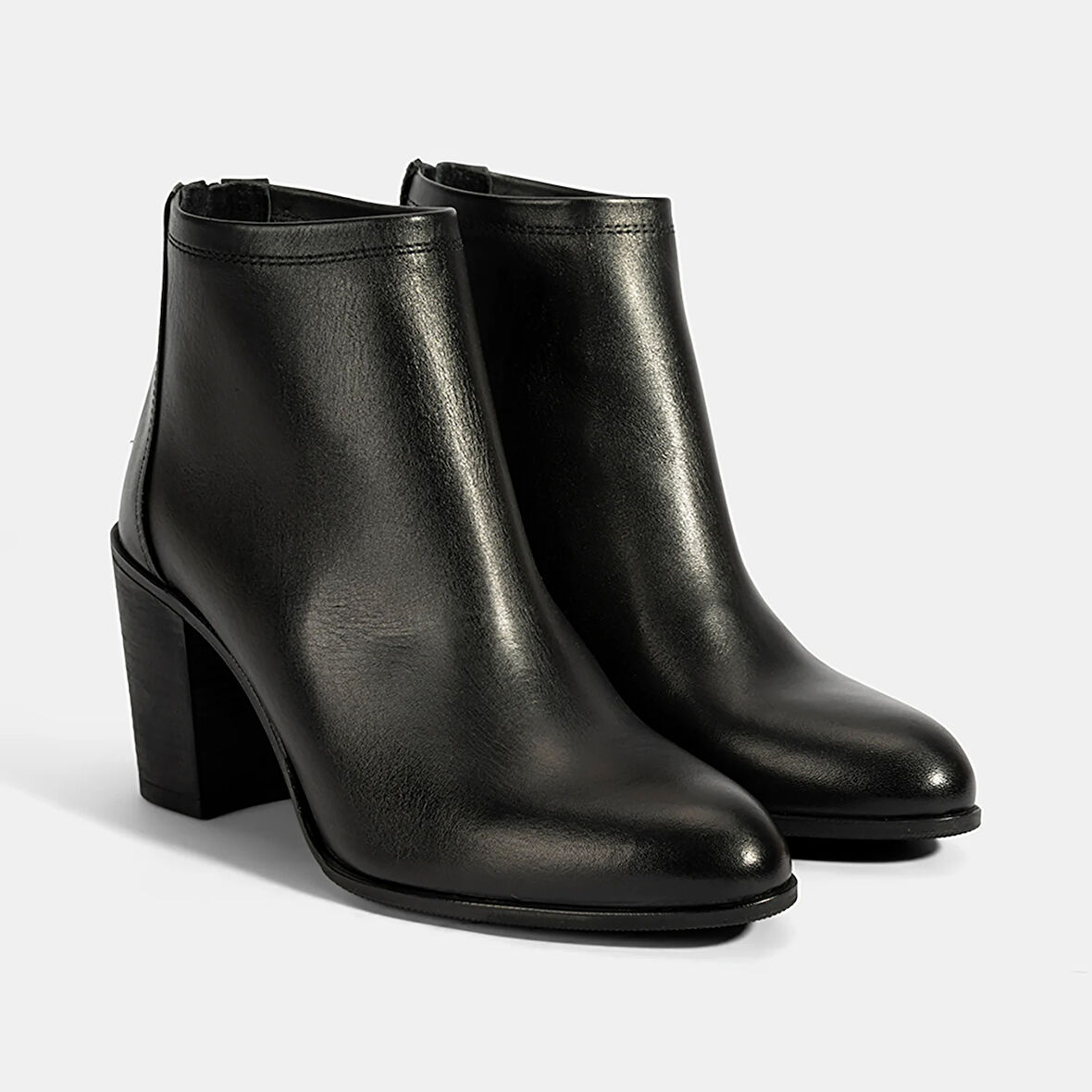 Kadın Siyah Kalın Topuklu Deri Bot