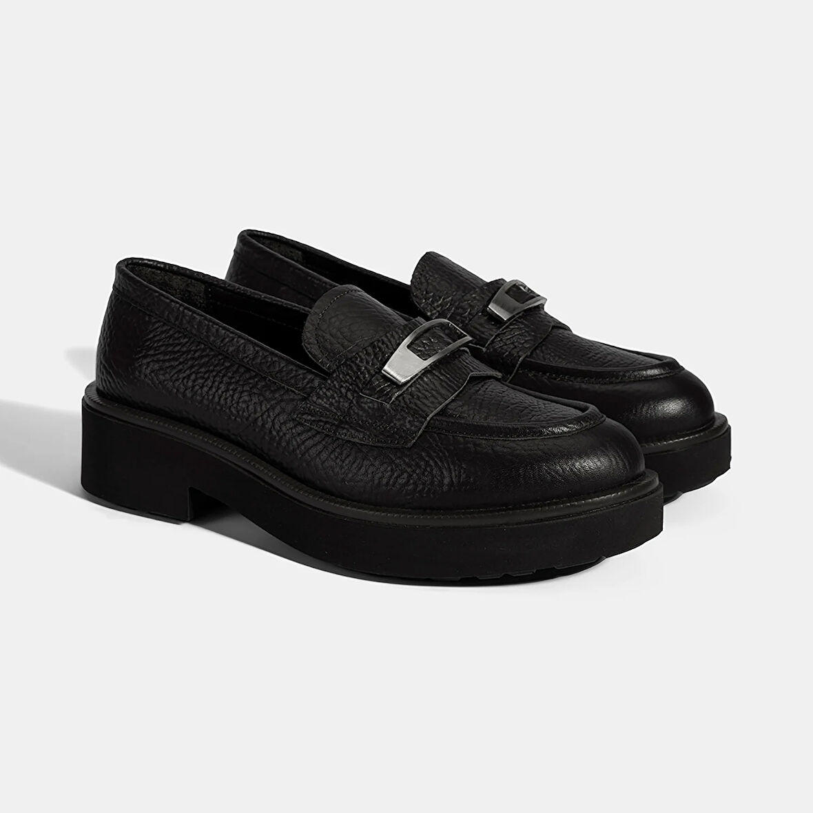 Kadın Siyah Toka Aksesuarlı Kalın Tabanlı Deri Loafer