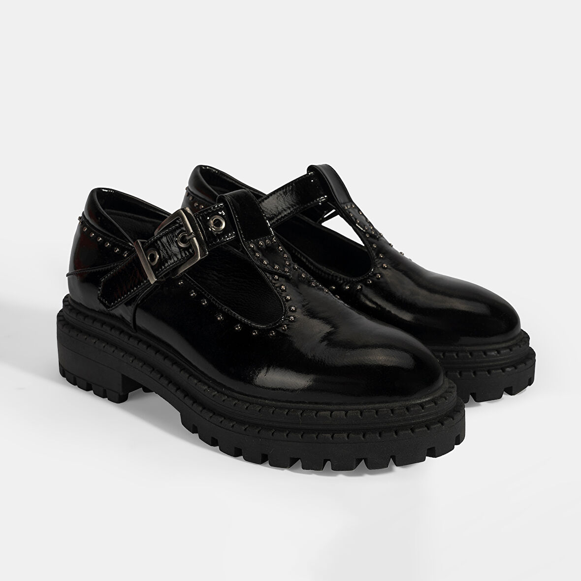 Kadın Siyah Zımba Detaylı T-Bant Rugan Ayakkabı