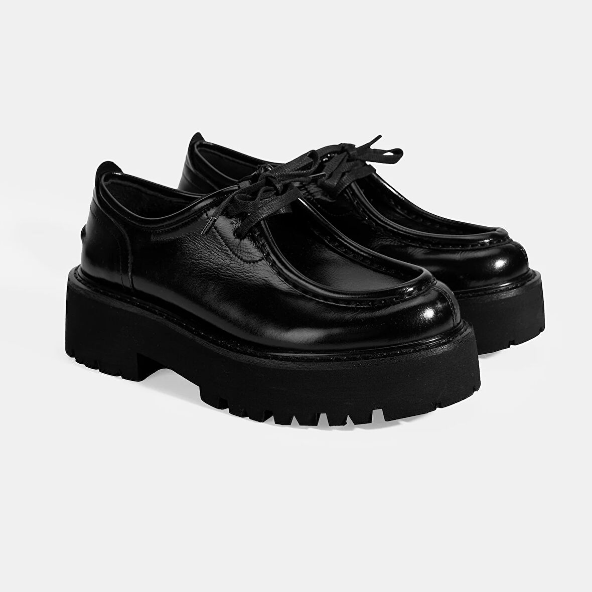 Kadın Siyah Bağcıklı Rugan Günlük Ayakkabı