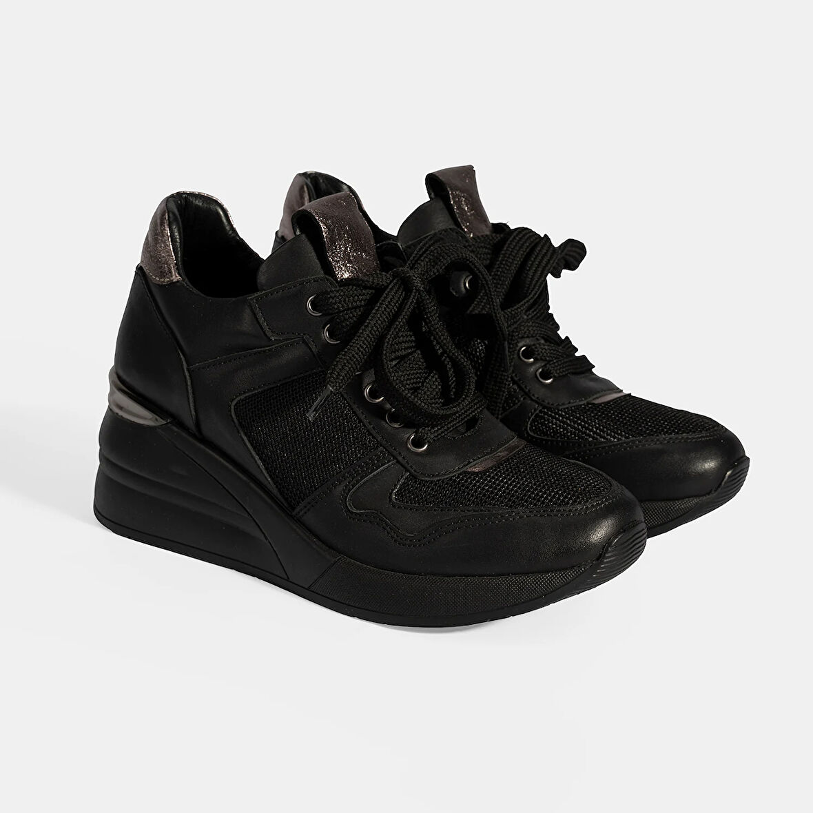 Kadın Siyah Bağcıklı Dolgu Topuklu Spor Ayakkabı